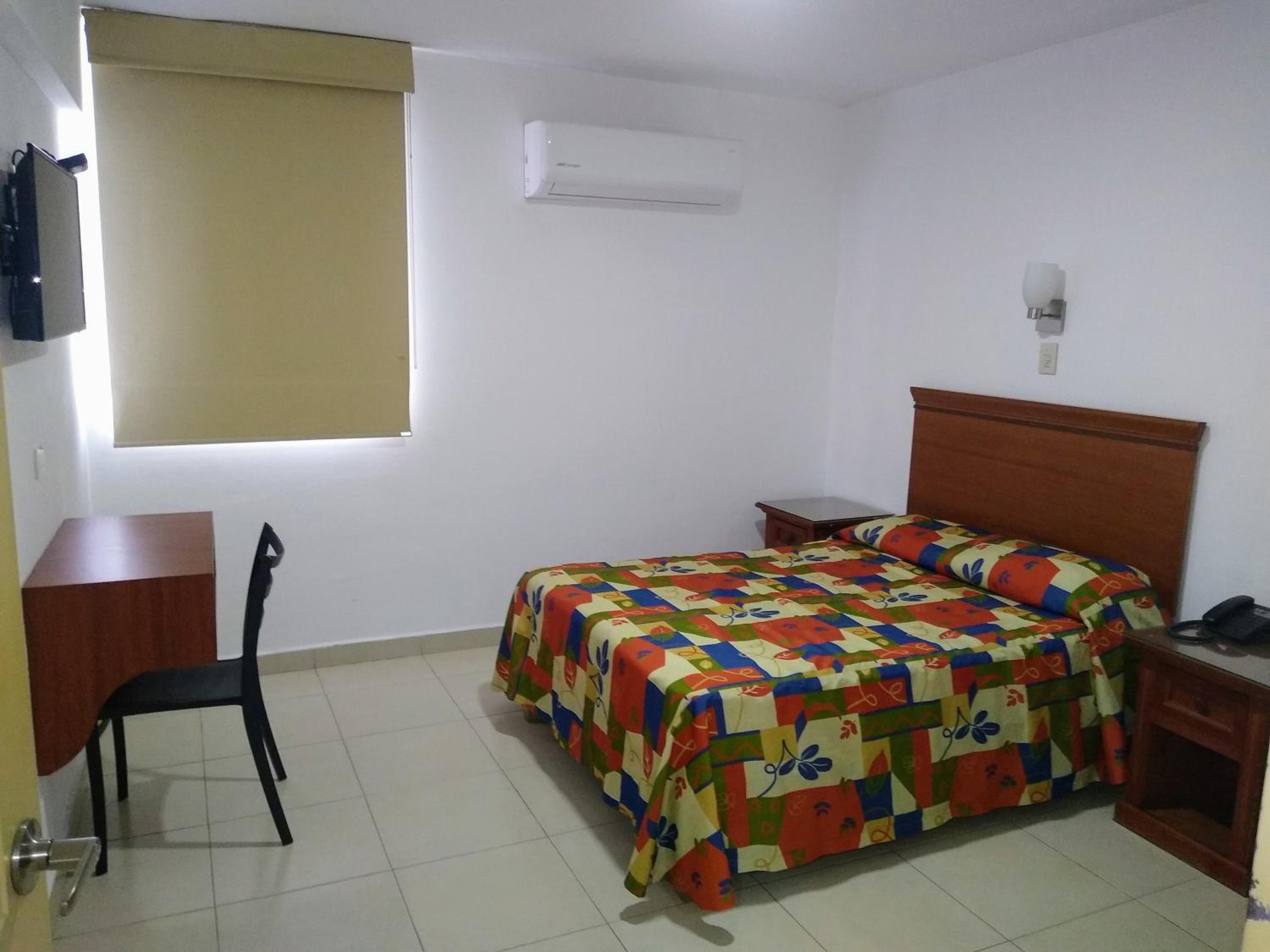 Standard Queen Room