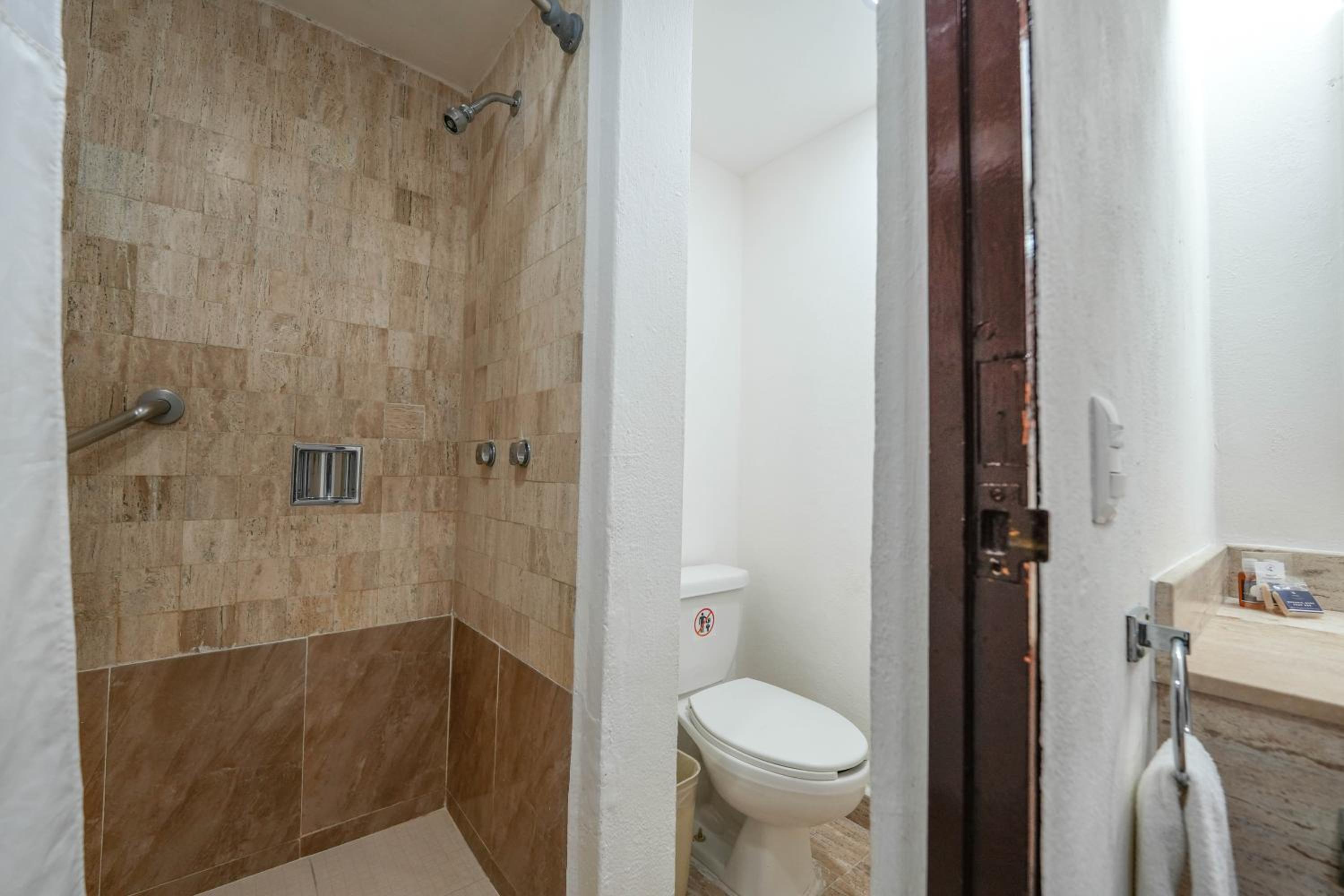 Standard Single Room - Photo 5