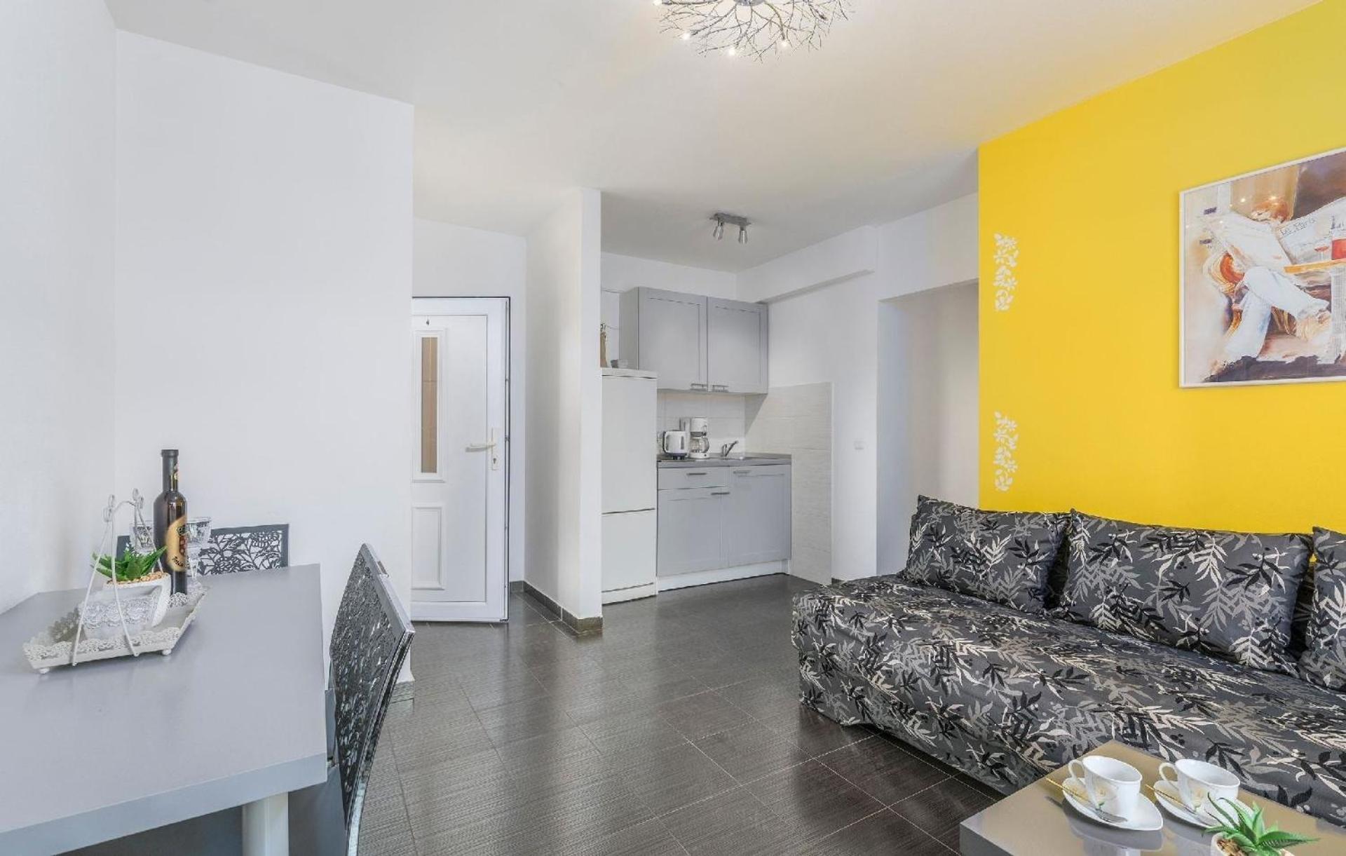 Apartment photo 1