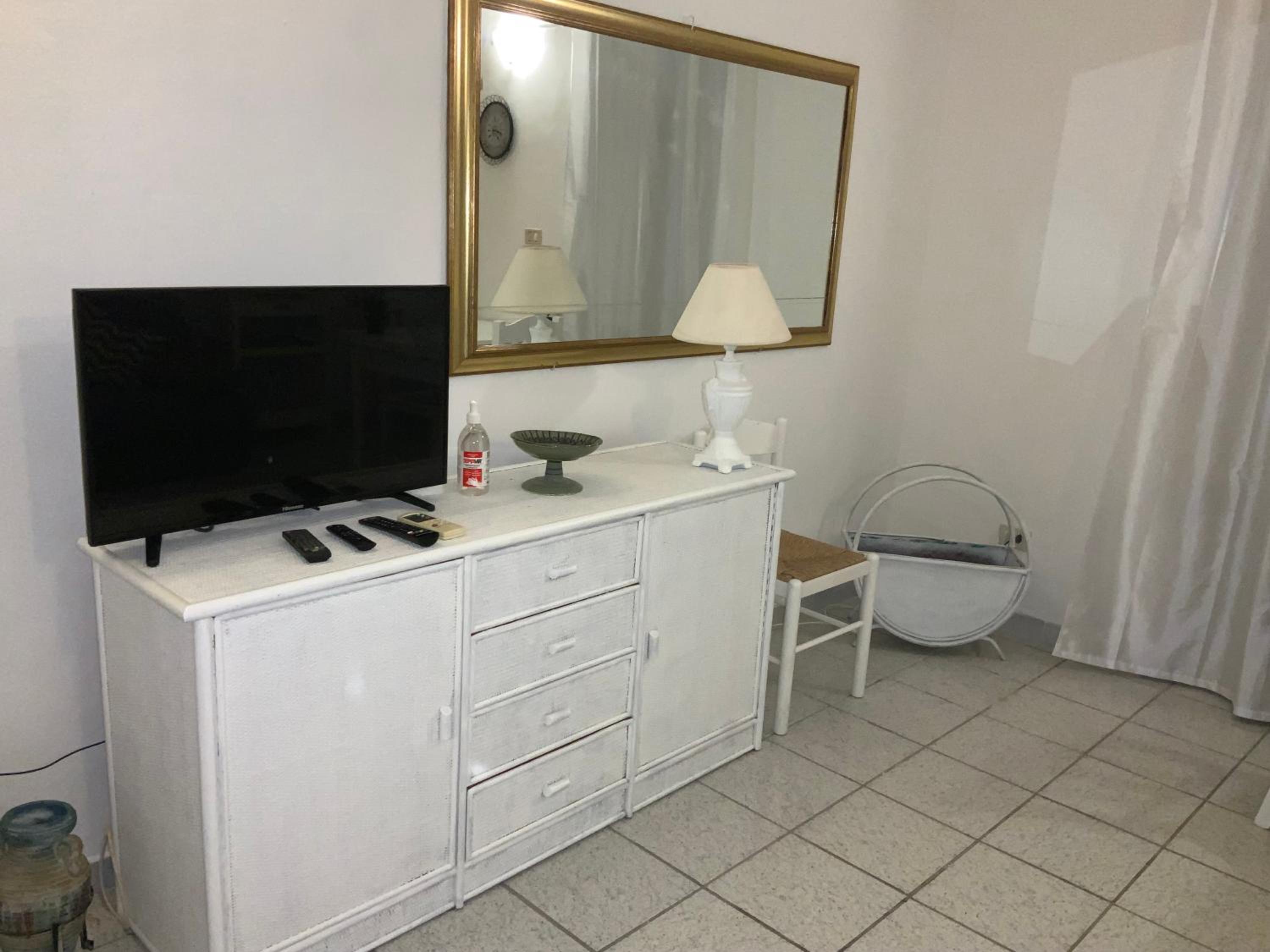 Studio Apartment with One Double Bed