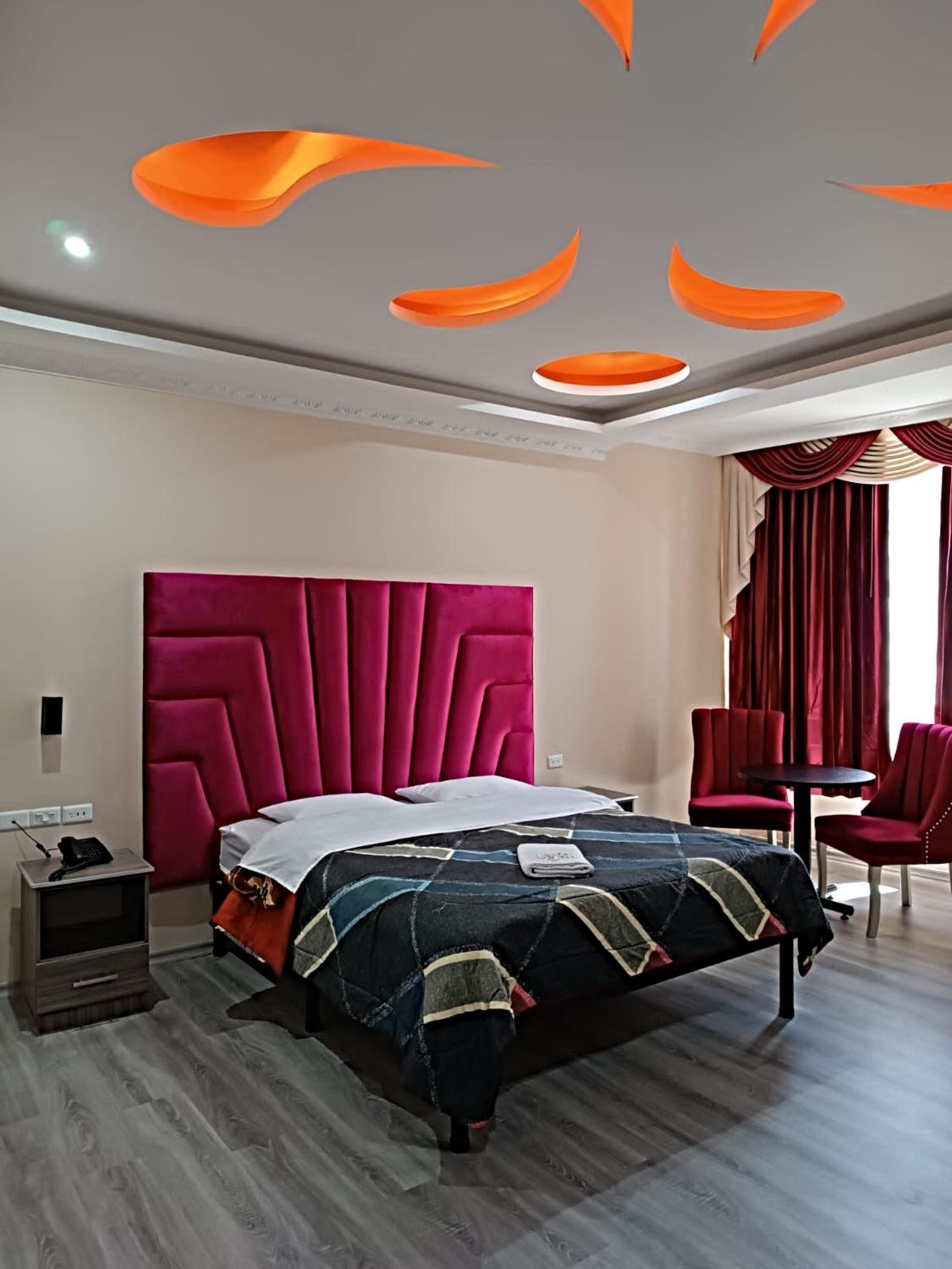 Queen Room photo 3
