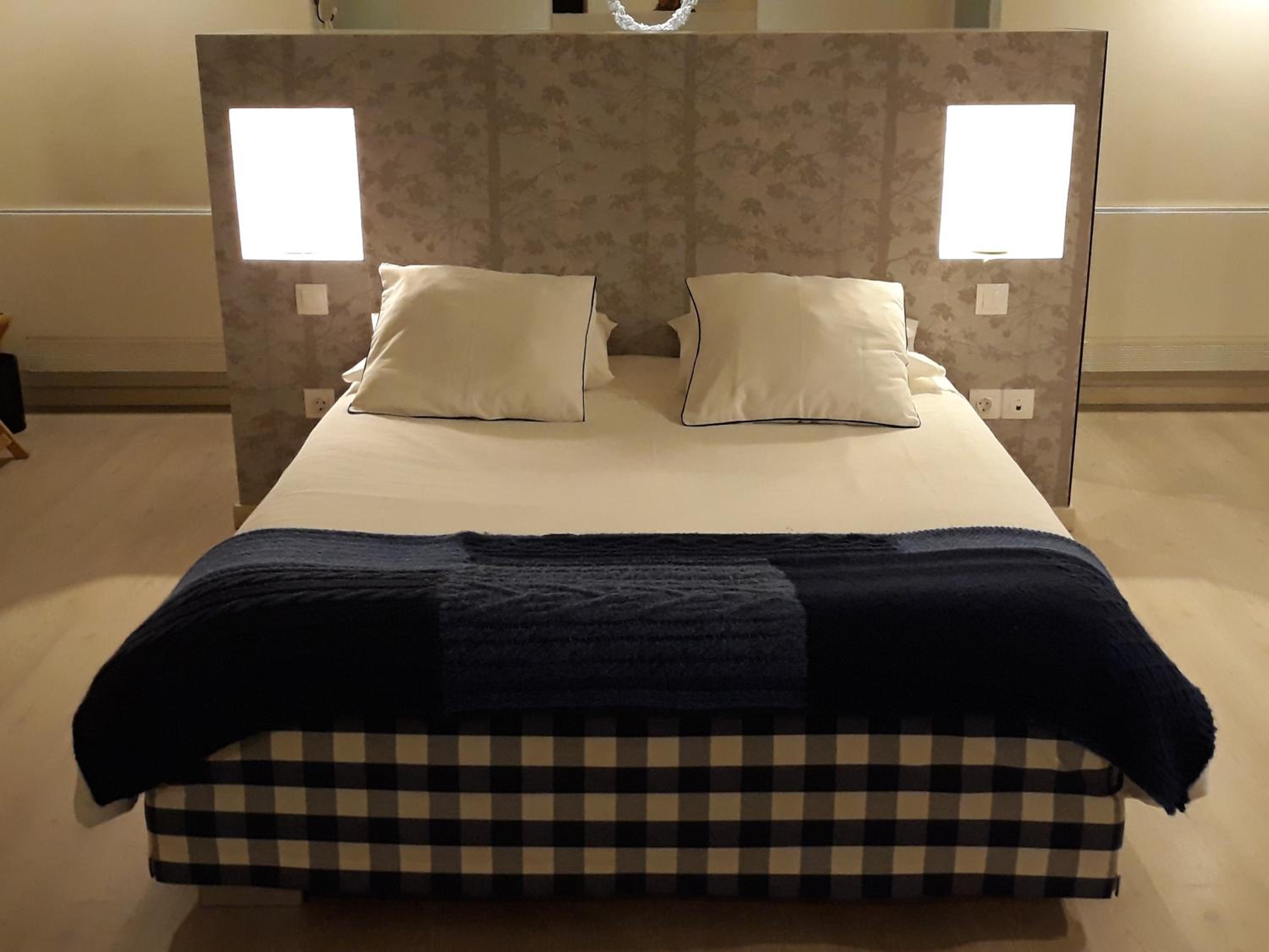 Deluxe Suite - Photo 6