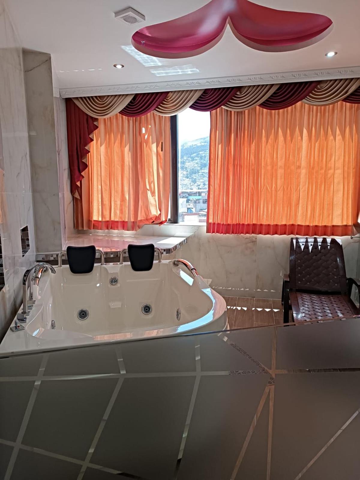 Queen Room with Spa Bath photo 3