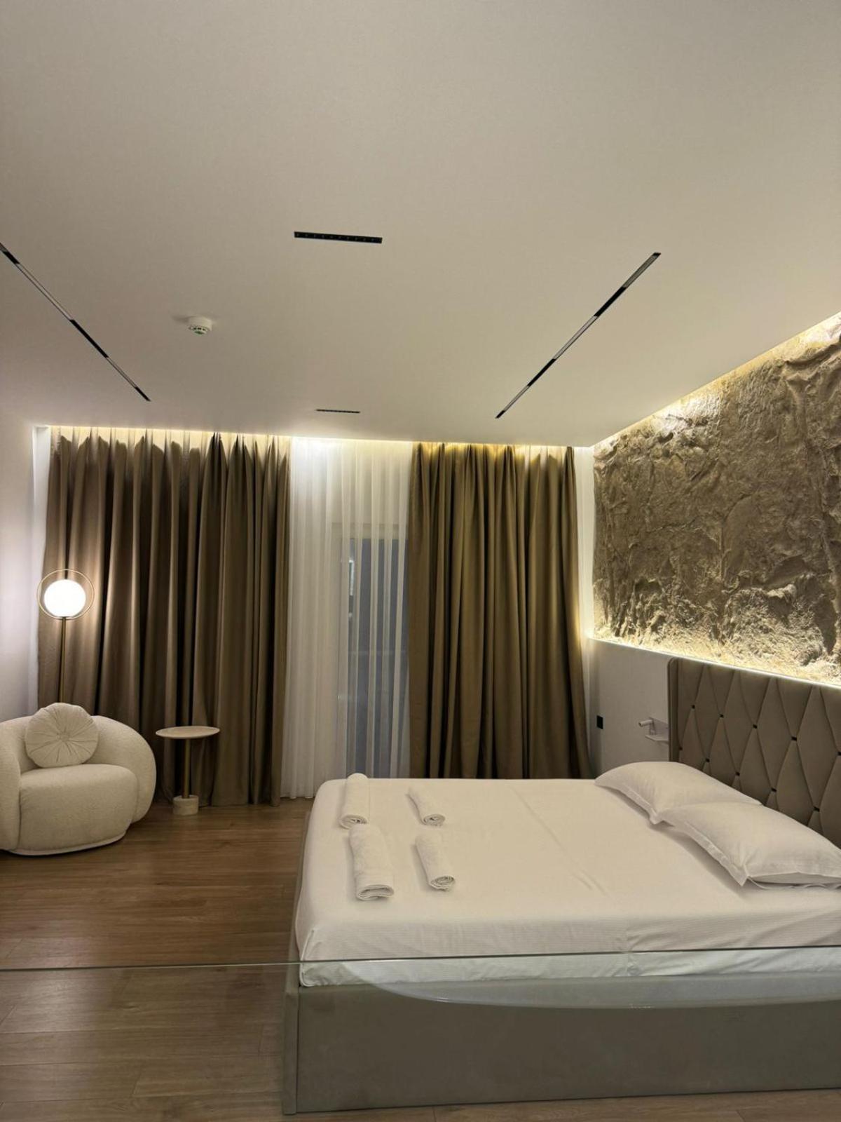 King Suite with Balcony photo 3