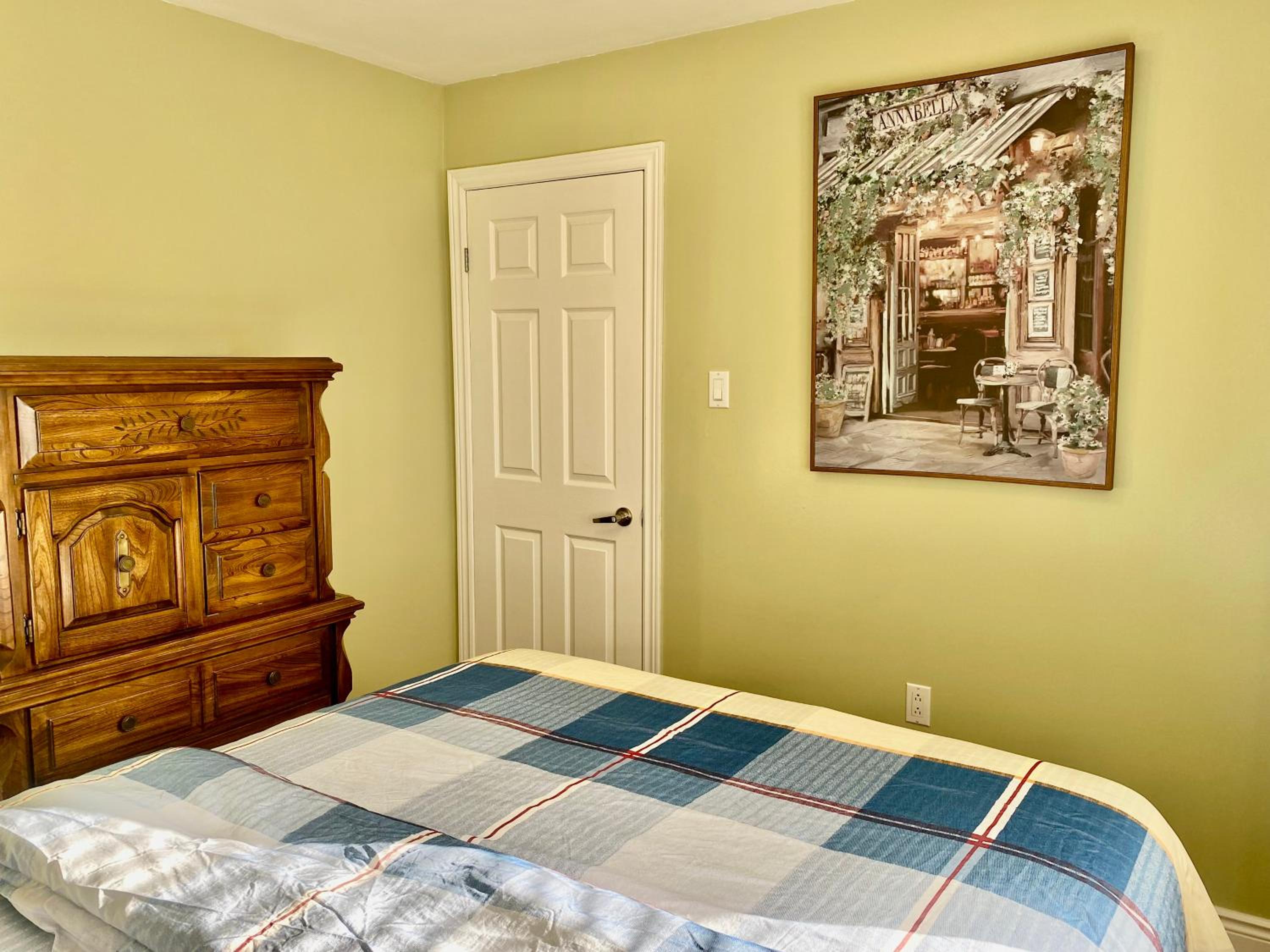 Standard Queen Room