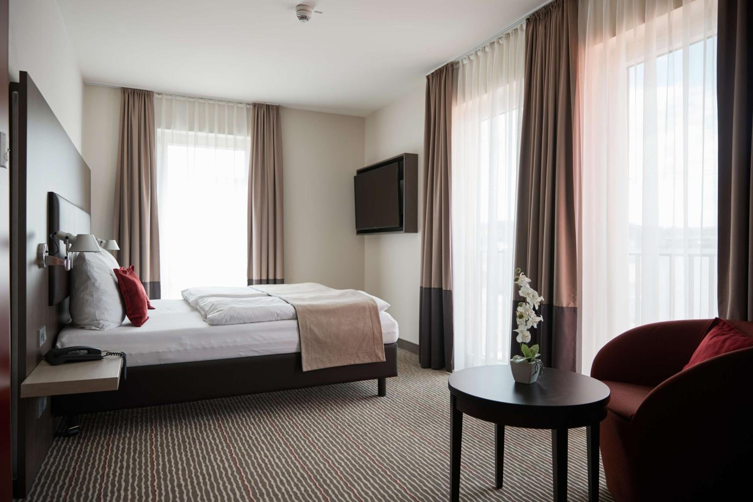 Superior Large Room
