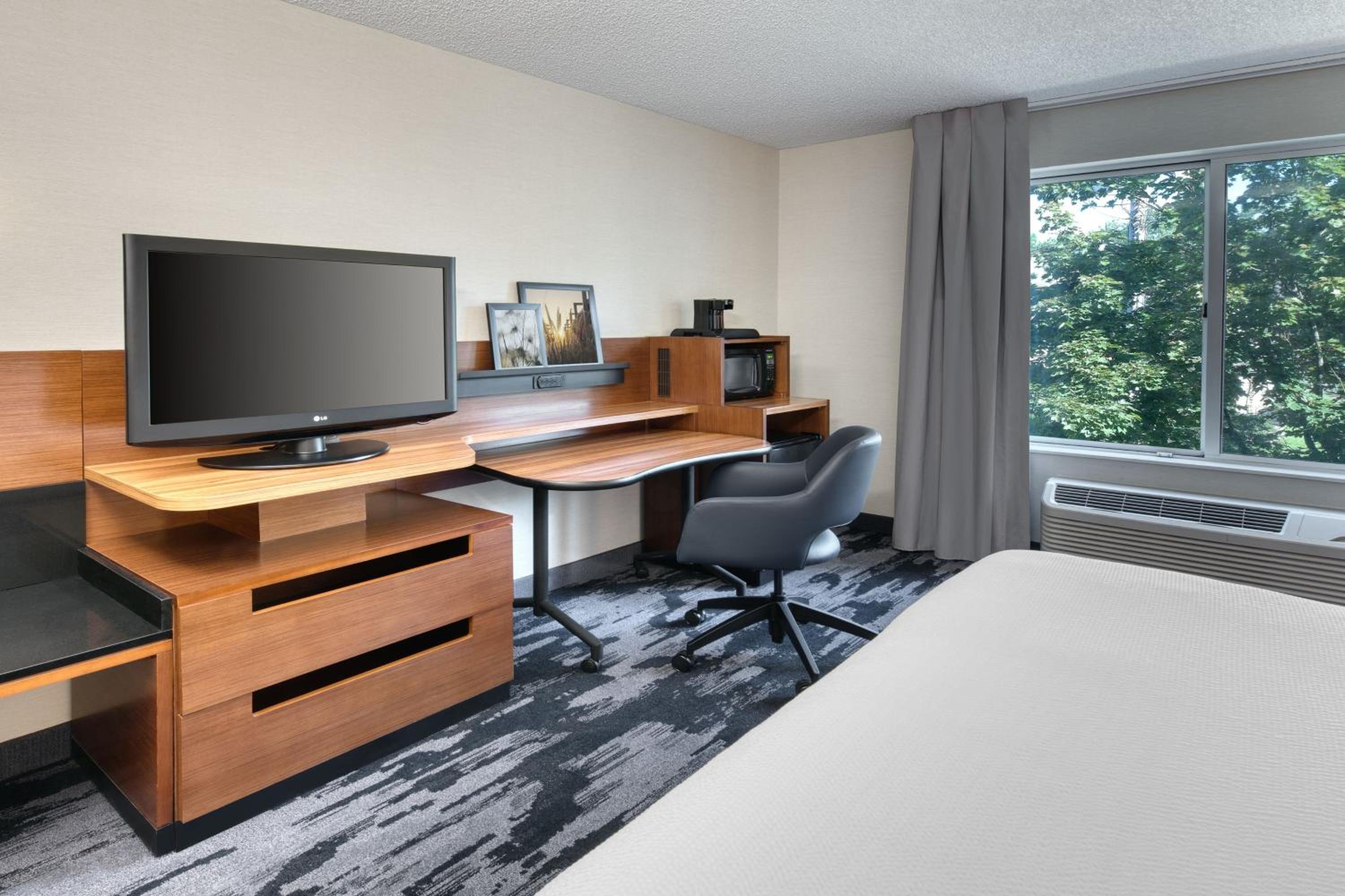 King Room with Roll-In Shower and Transfer Shower - Mobility Access/Hearing Accessible photo 2