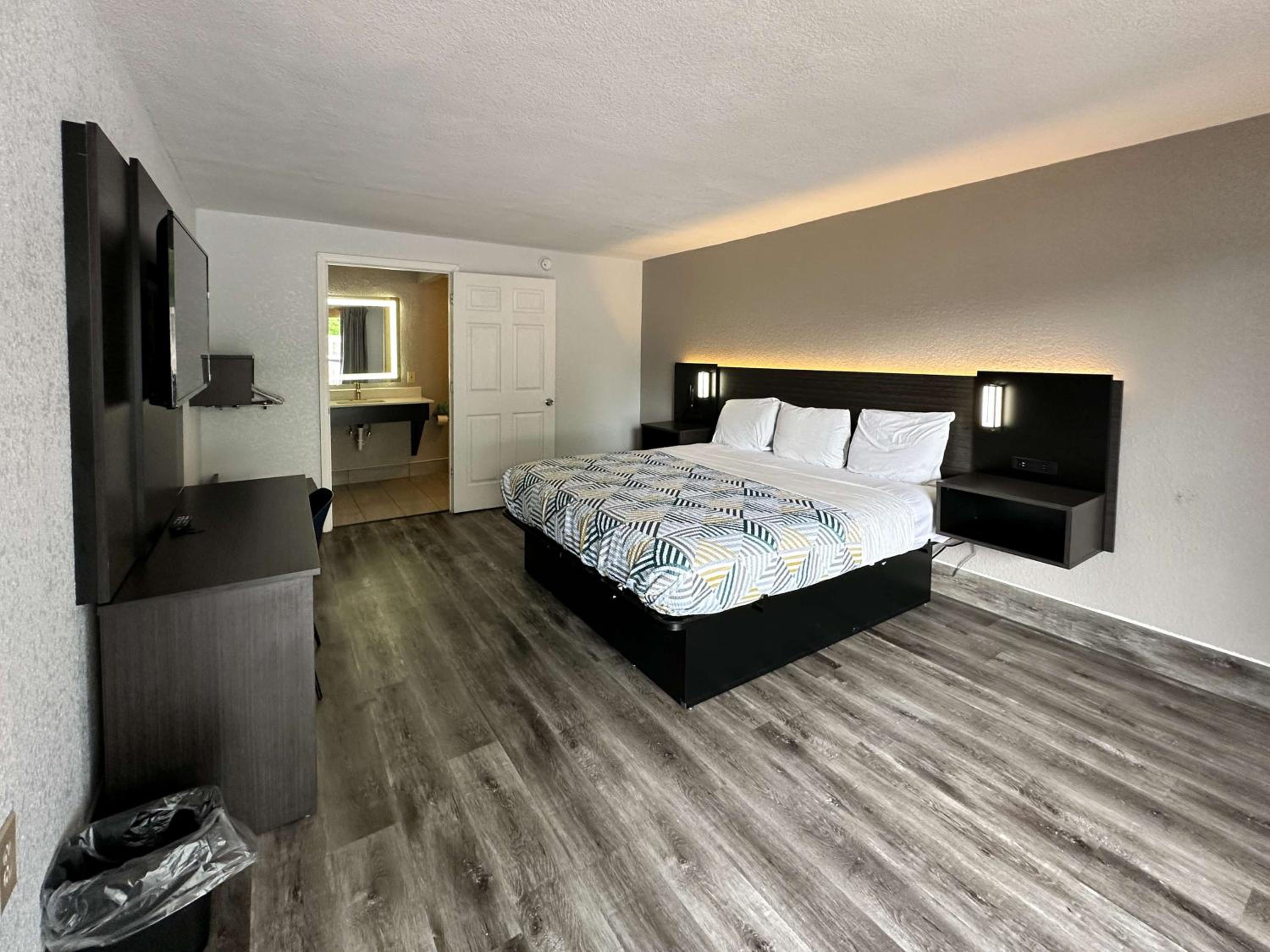 King Room - Disability Access - Non-Smoking - Photo 1