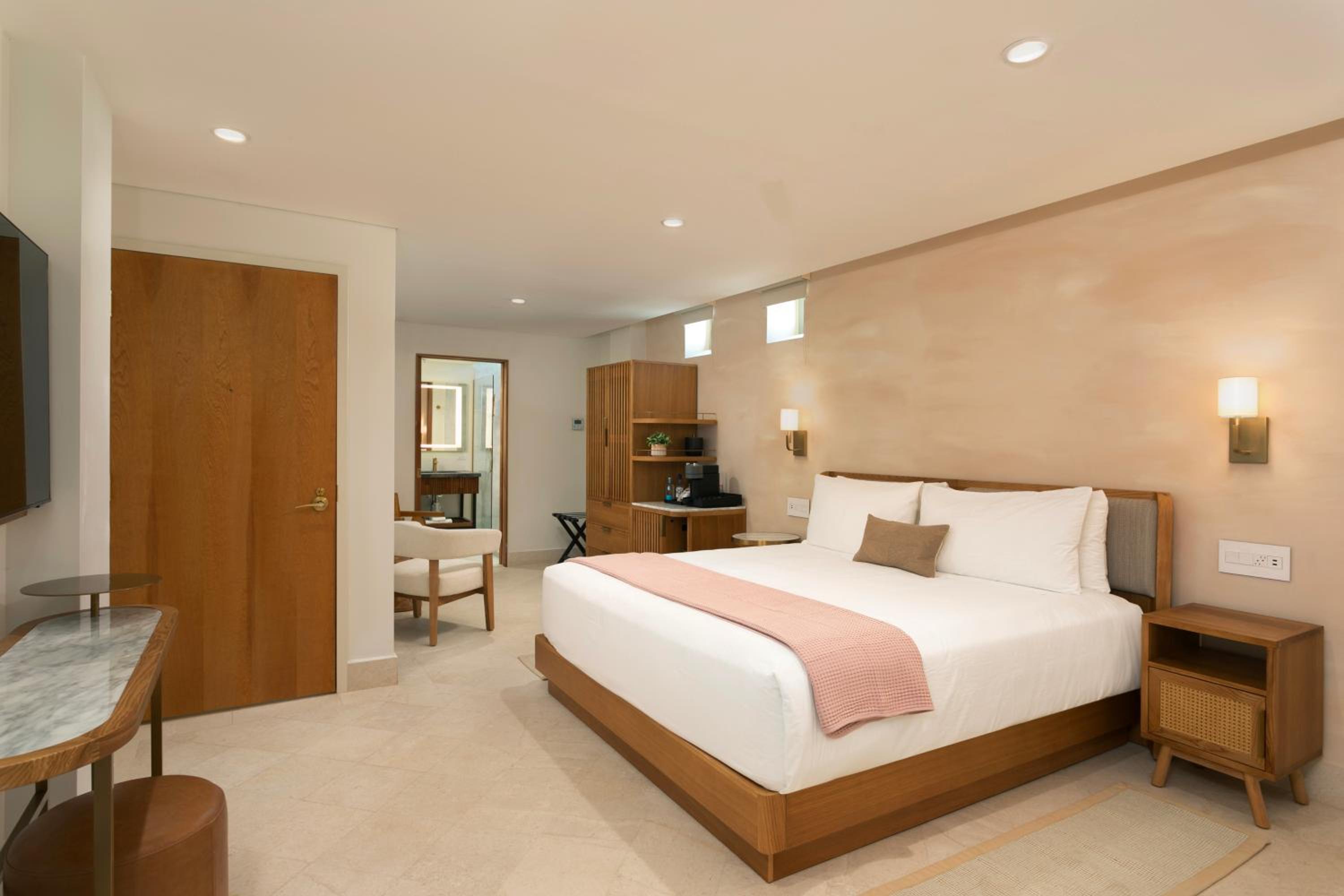 Deluxe King Room