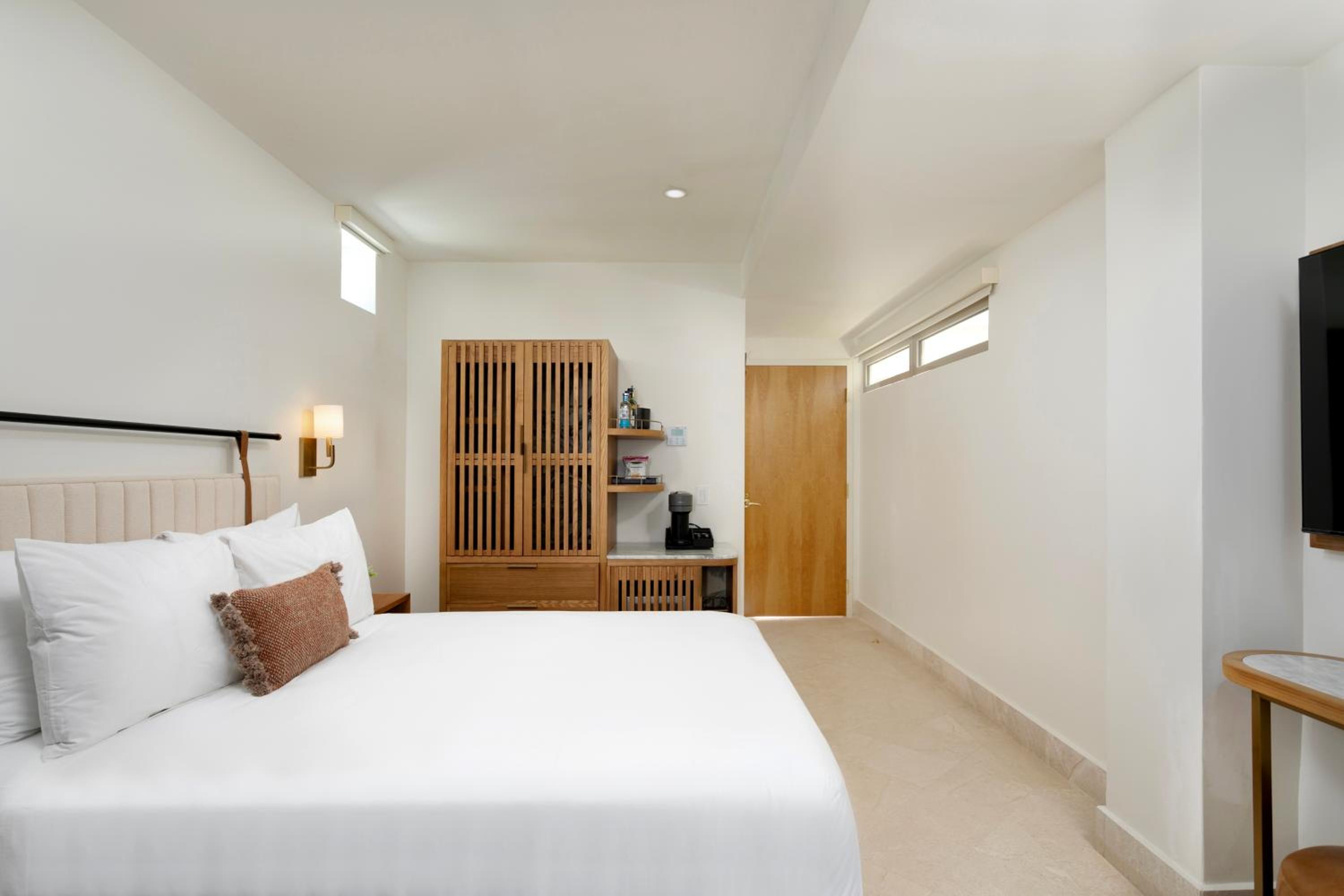 Queen Room - Disability Access photo 2