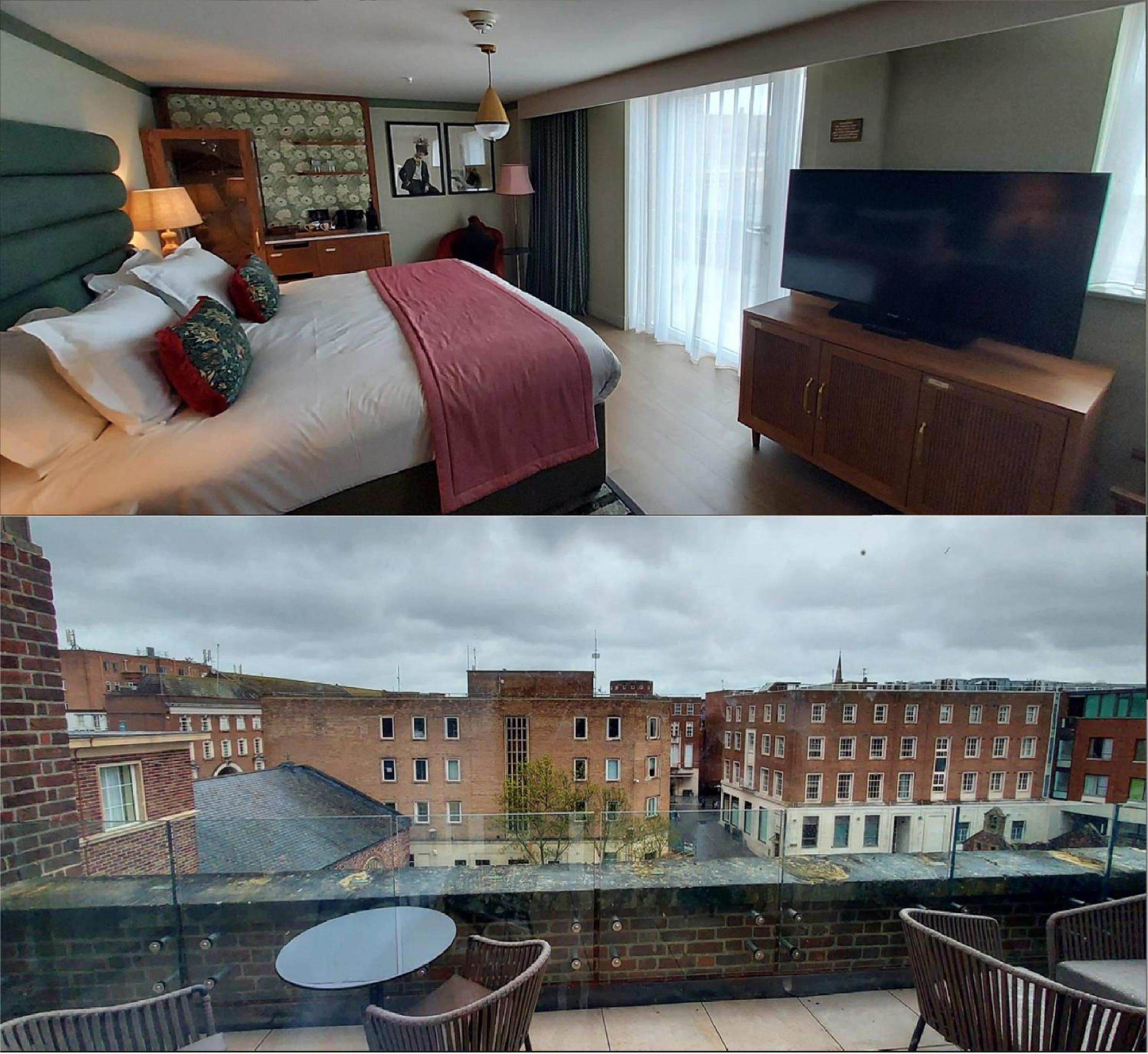 Premium King Room with Balcony - Photo 1