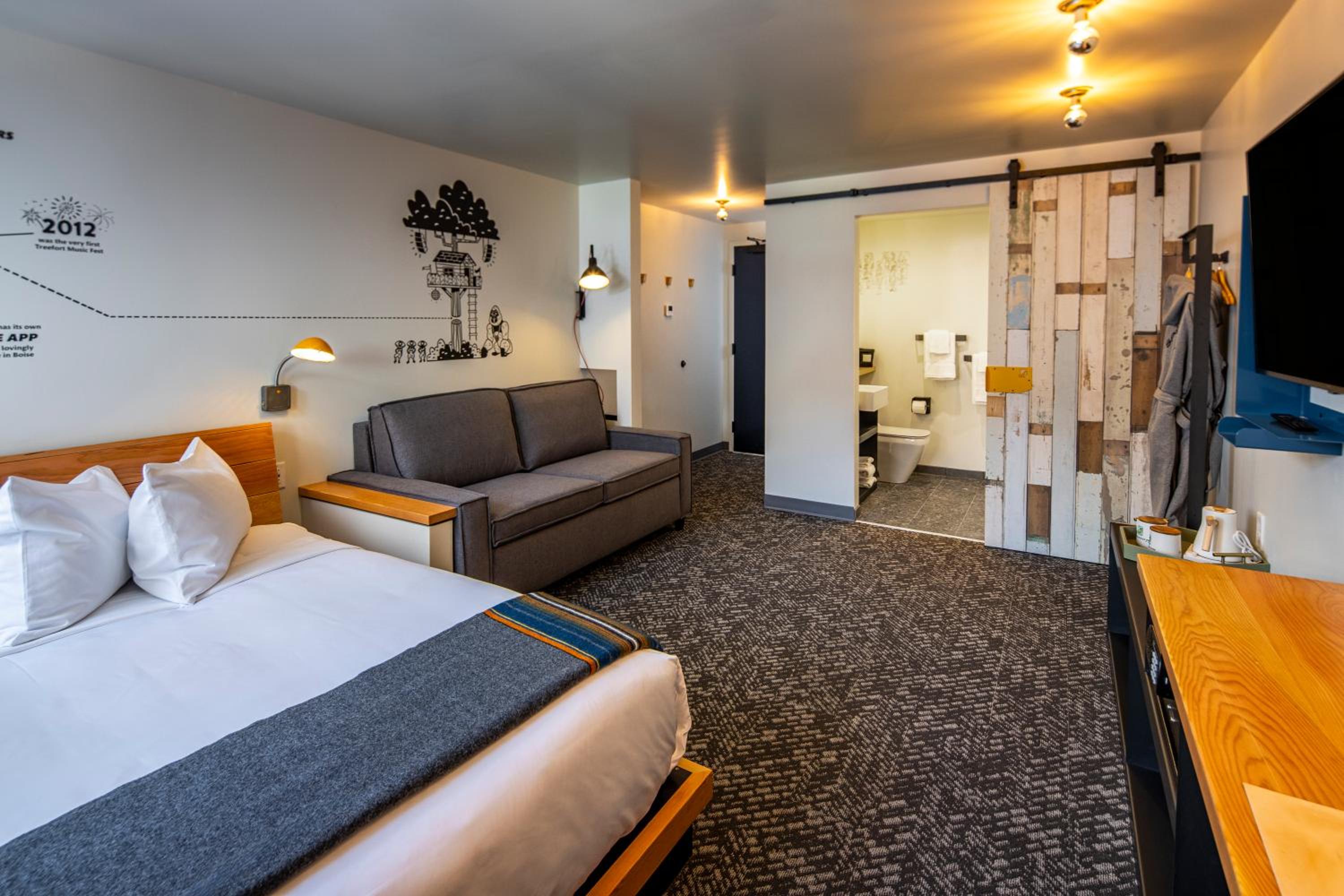 Deluxe King Room photo 3