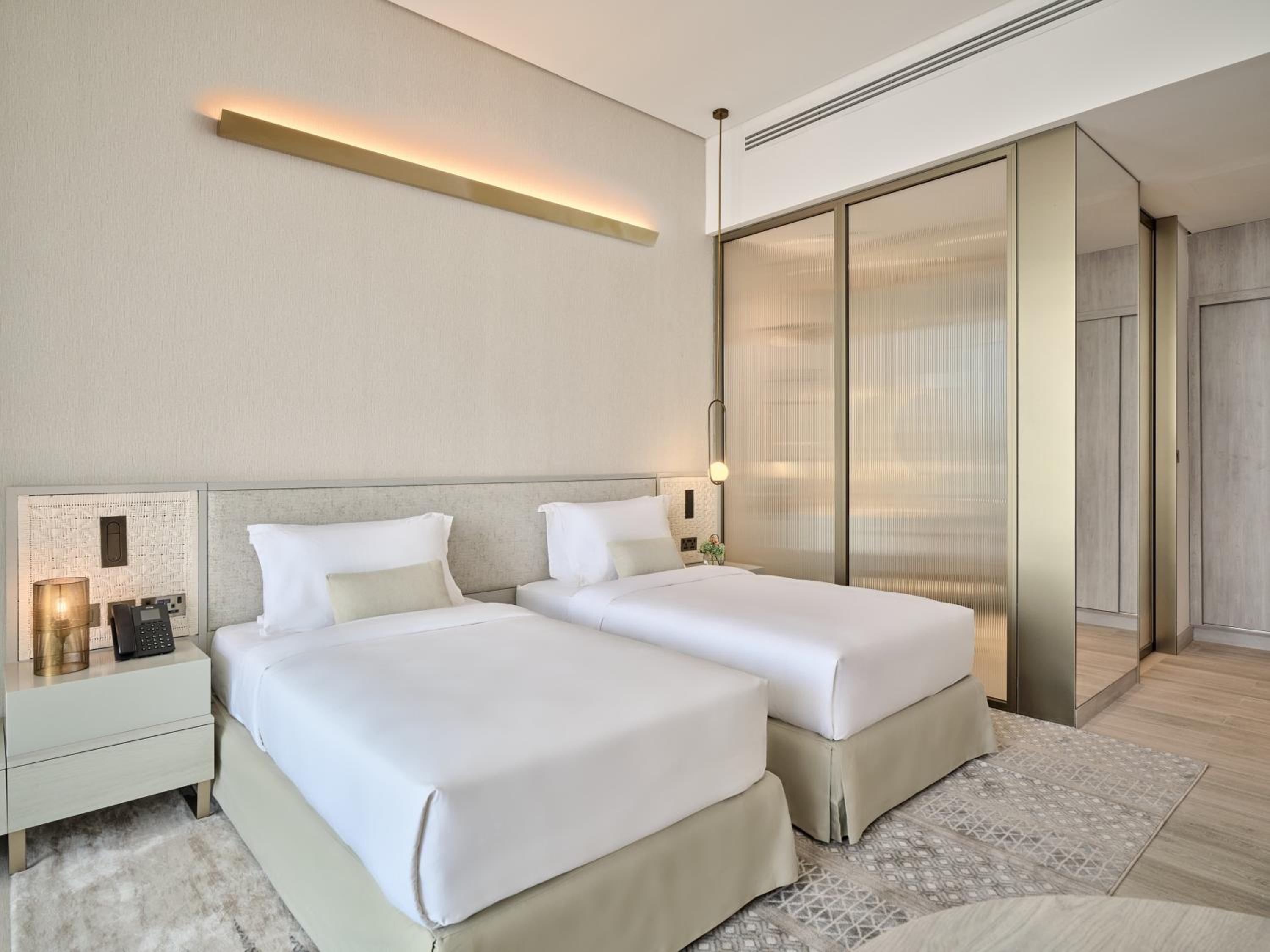 Deluxe Twin Room with Balcony - Furnished - Photo 3