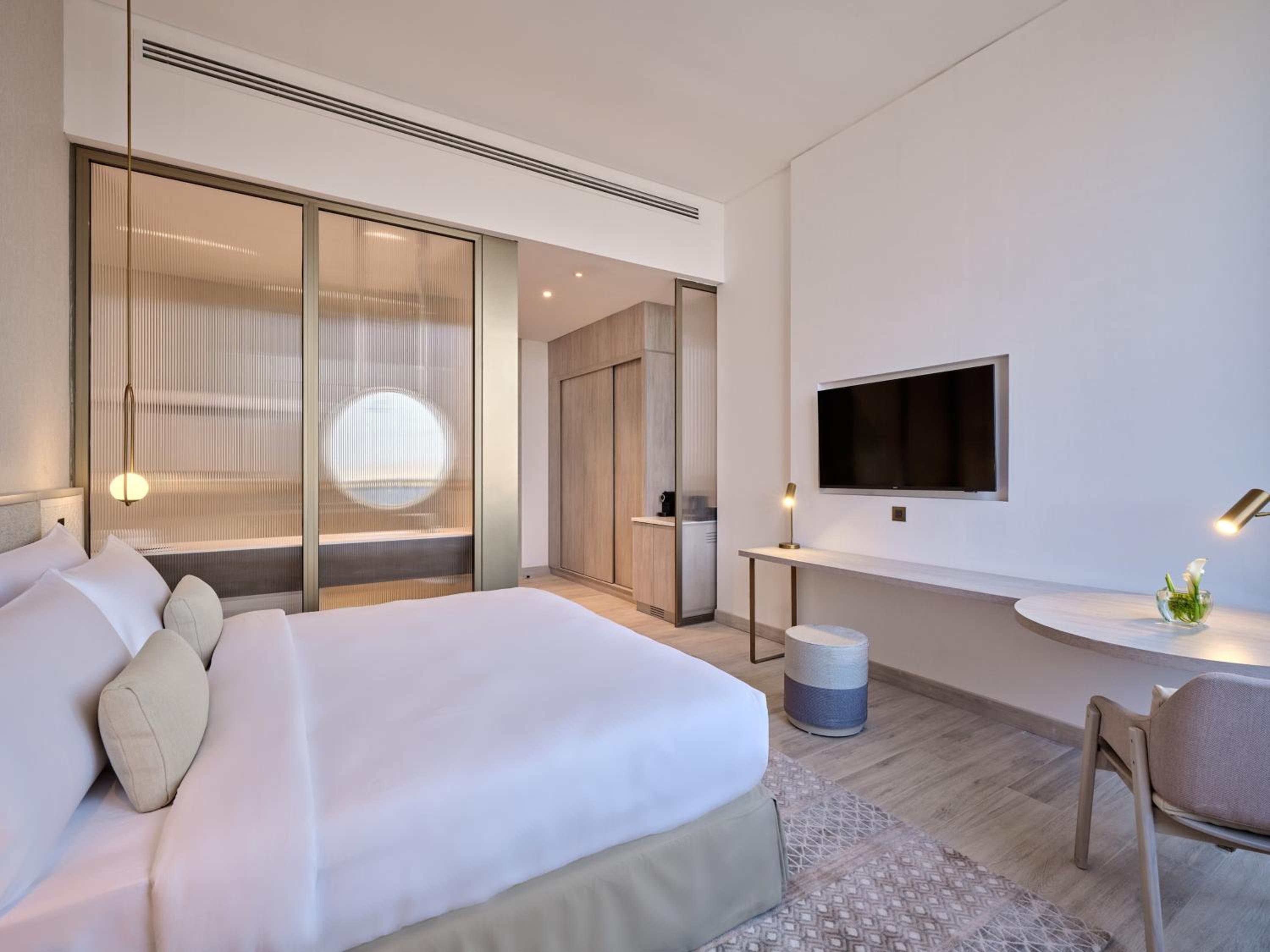 Deluxe King Room with City View - Photo 1