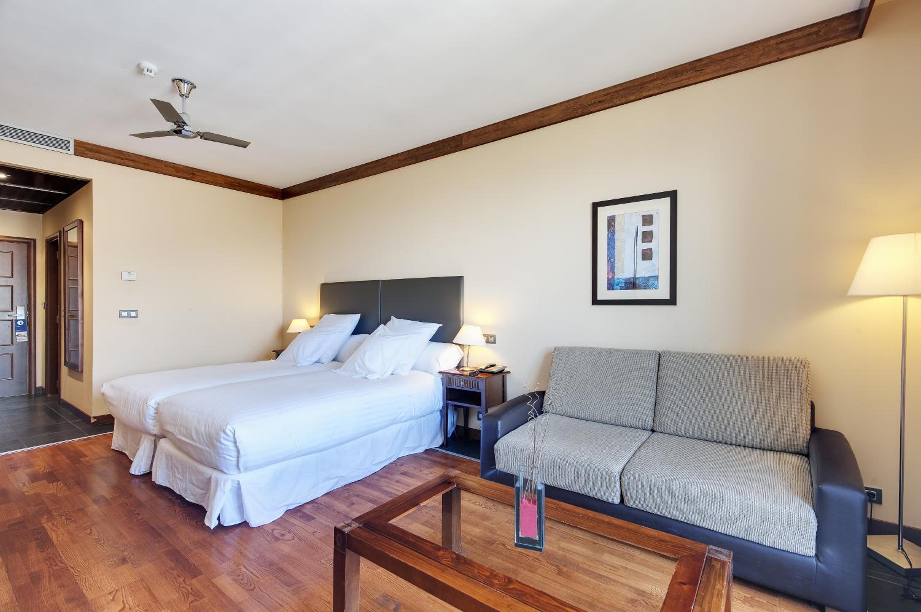 Habitación Familiar Superior (2 Adultos + 2 Niños)