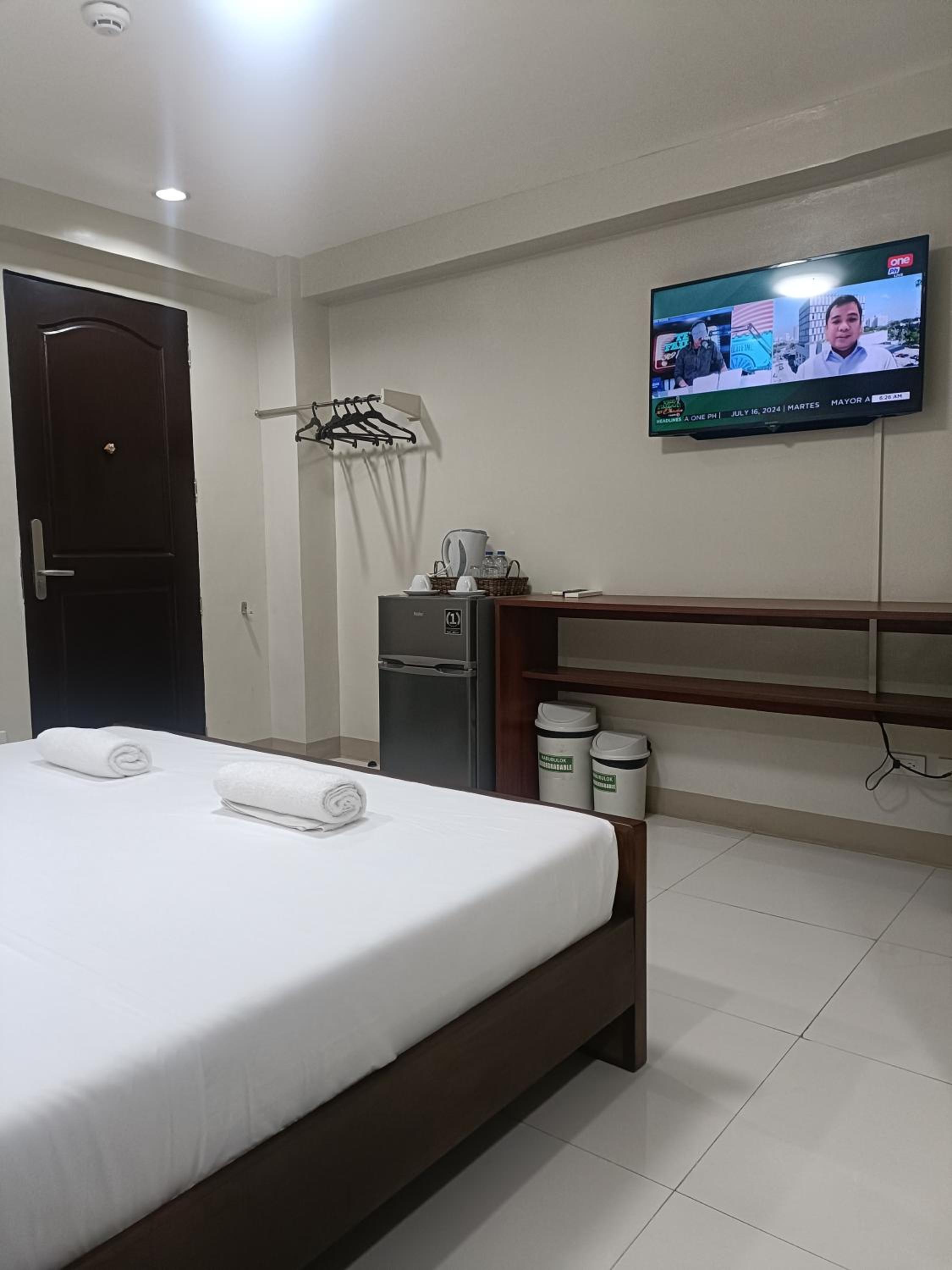 Deluxe King Room photo 2