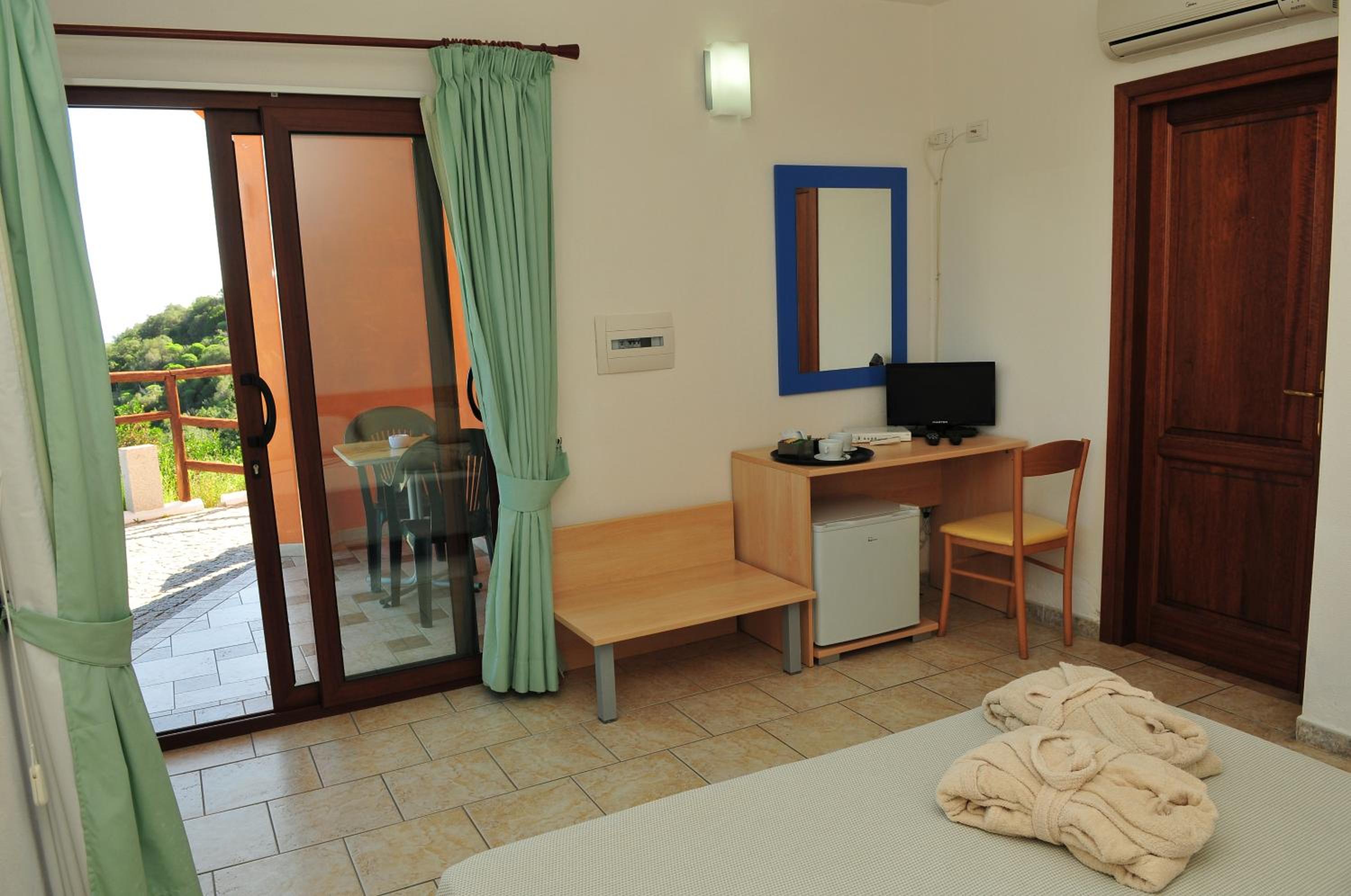Double or Twin Room with Sea View photo 3
