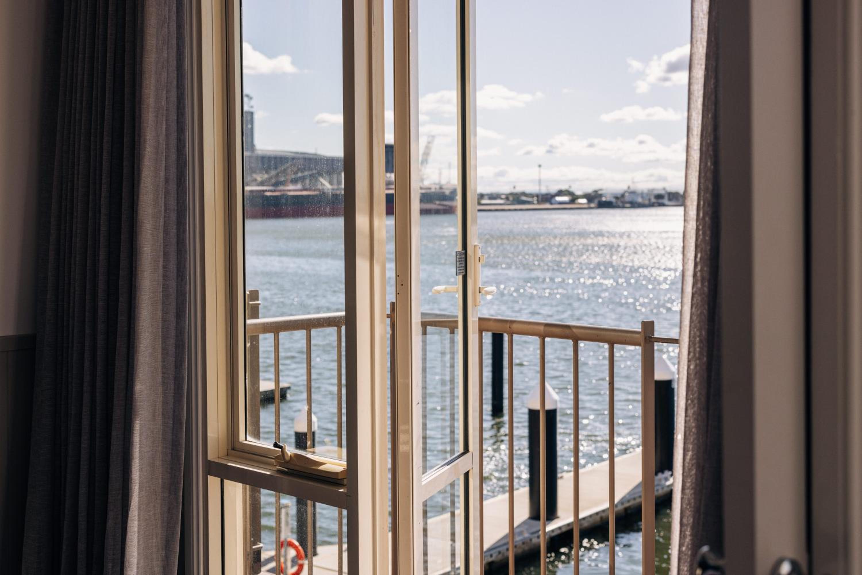 King Spa Suite with Harbor View - Photo 5