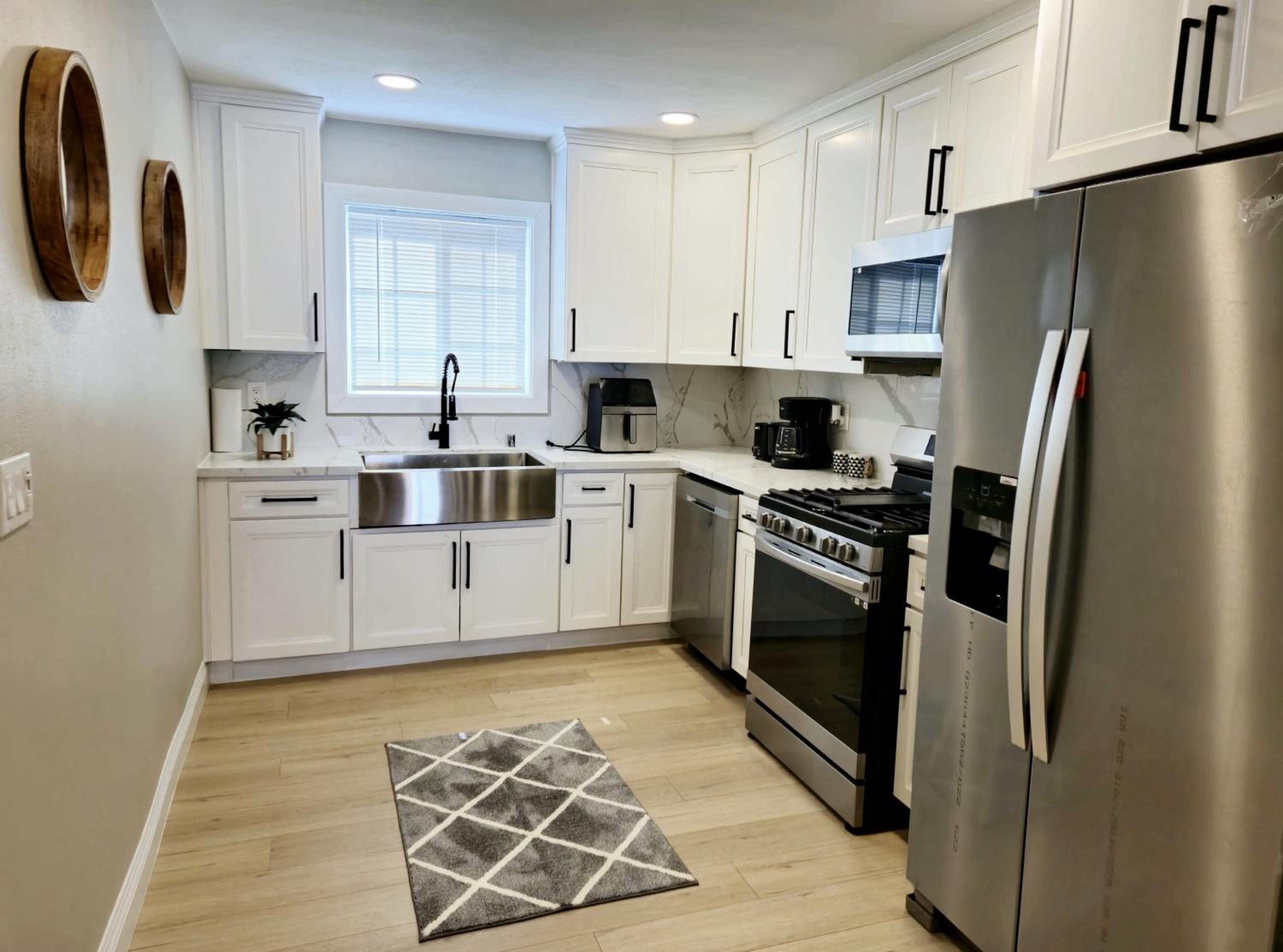 Two-Bedroom Apartment - Photo 31