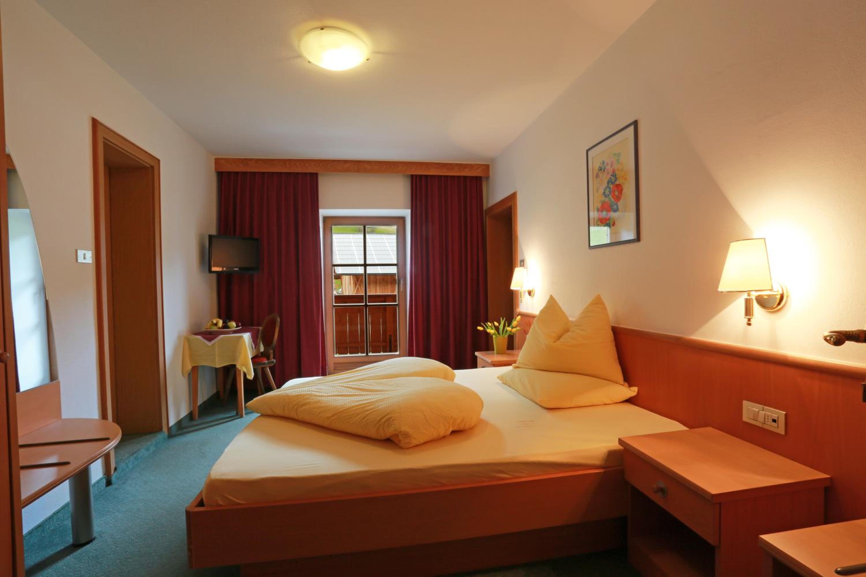 Double Room with Balcony - Photo 1