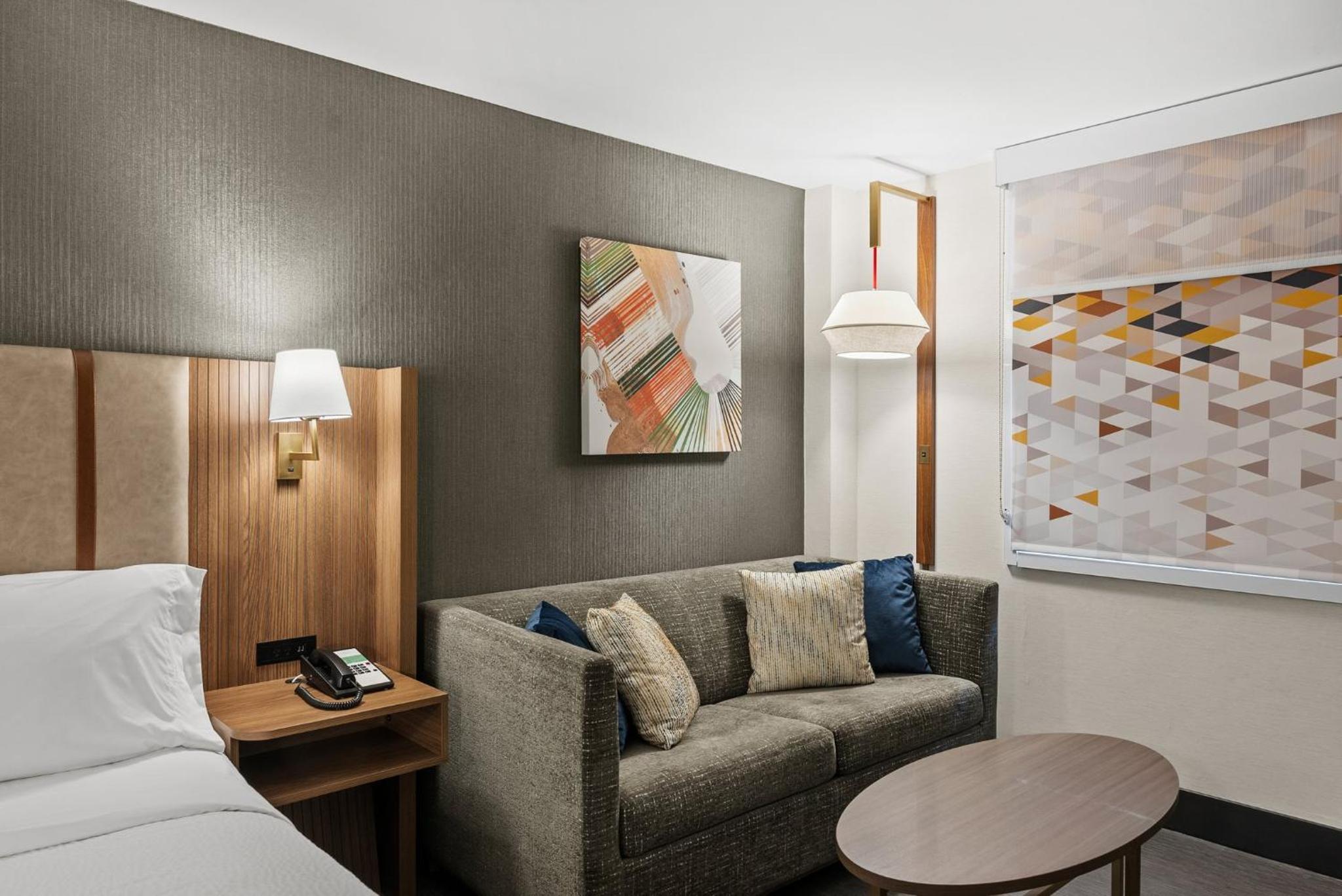 Standard King Room - Photo 21