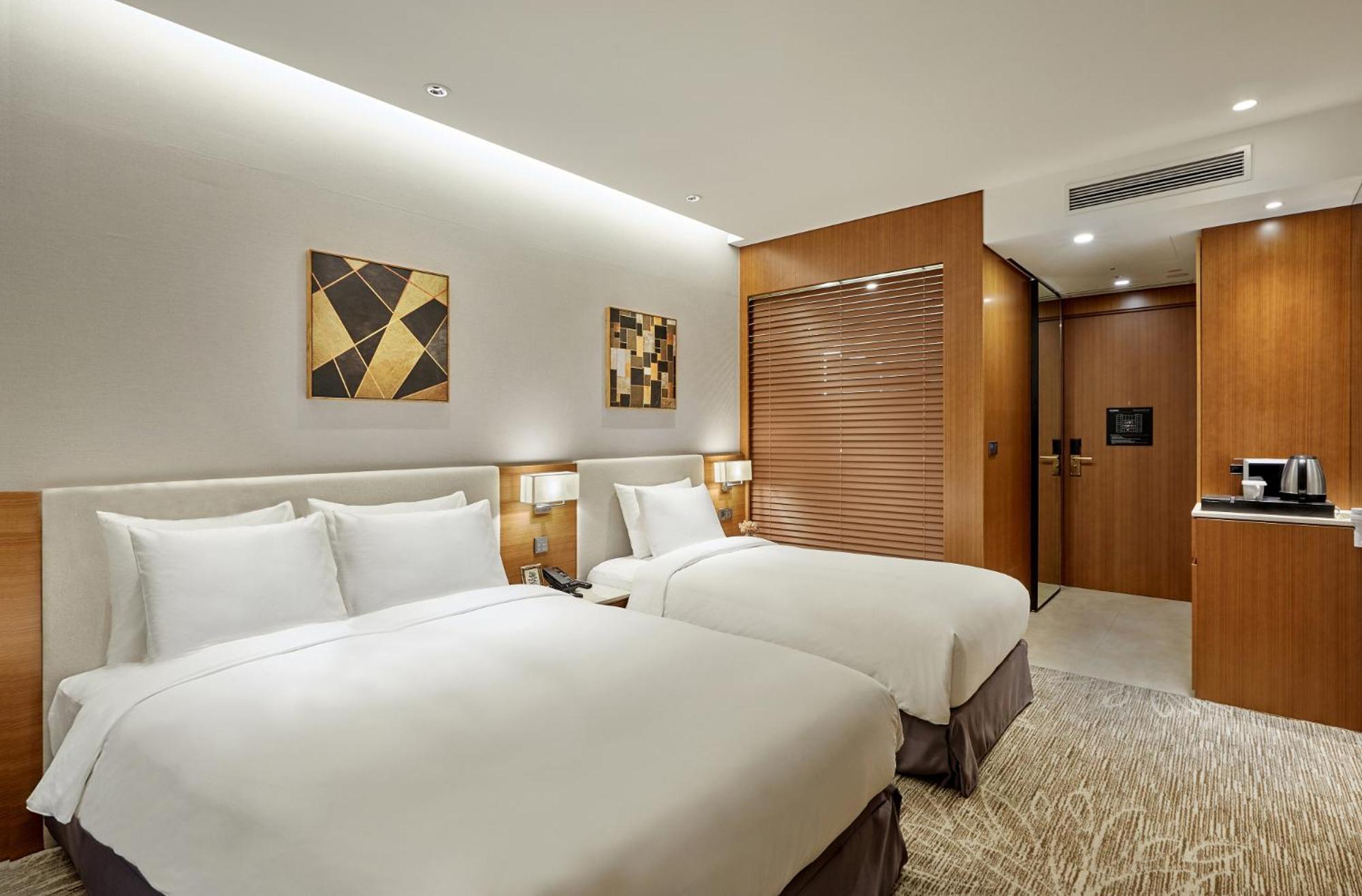 Balcony Deluxe Twin Room