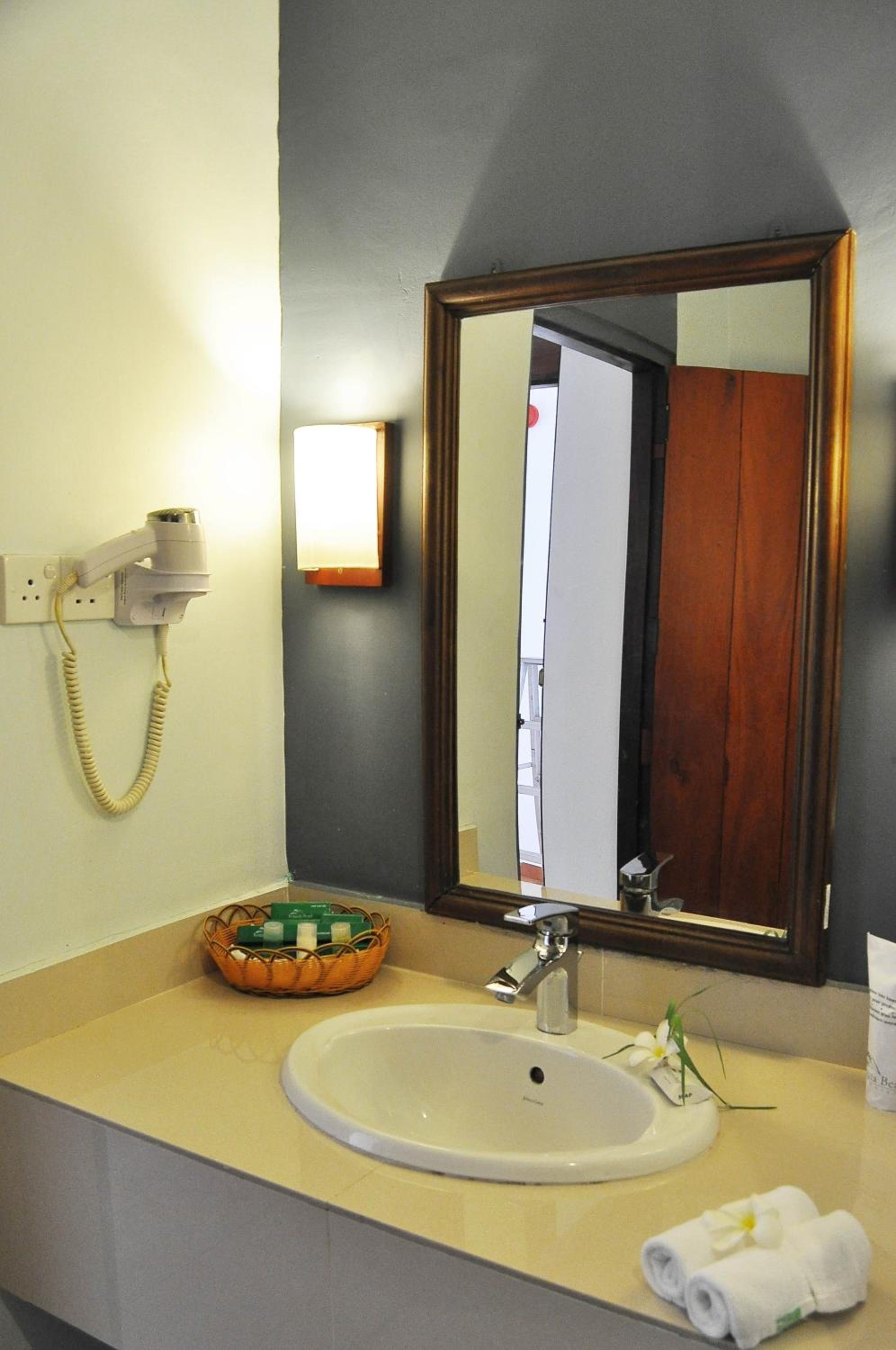 Deluxe Triple Room - Photo 5