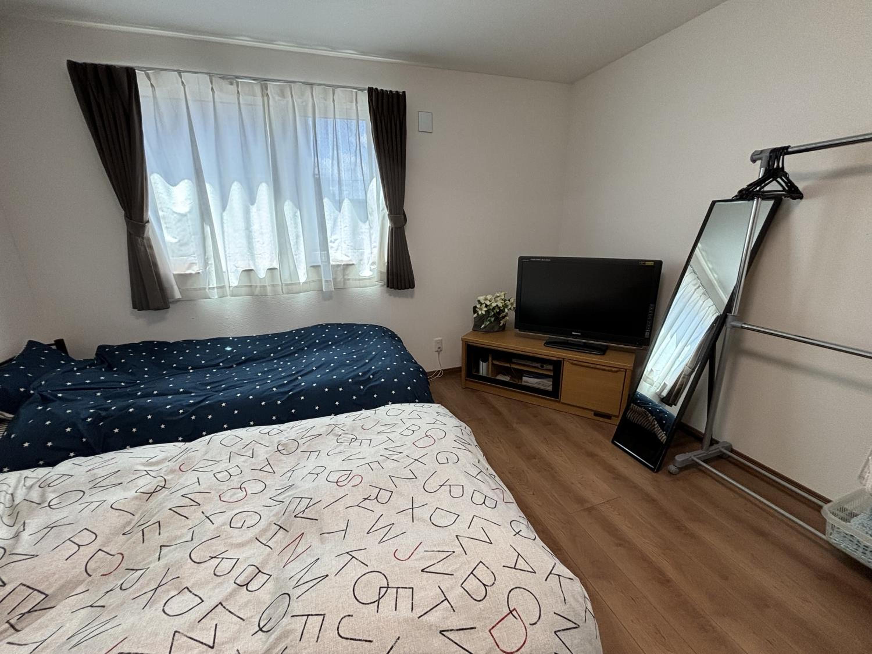 Twin Room with Extra Bed - Photo 10