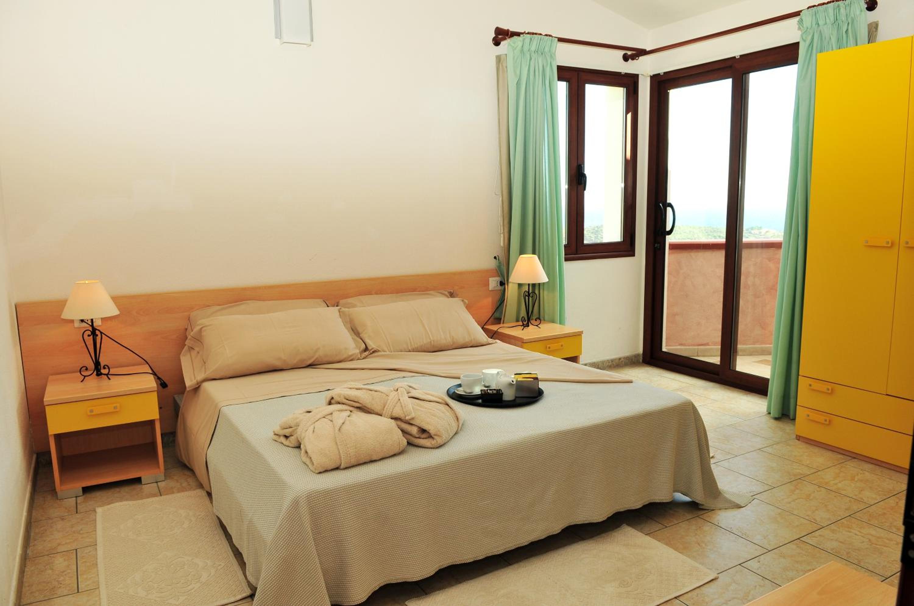 Double or Twin Room with Sea View