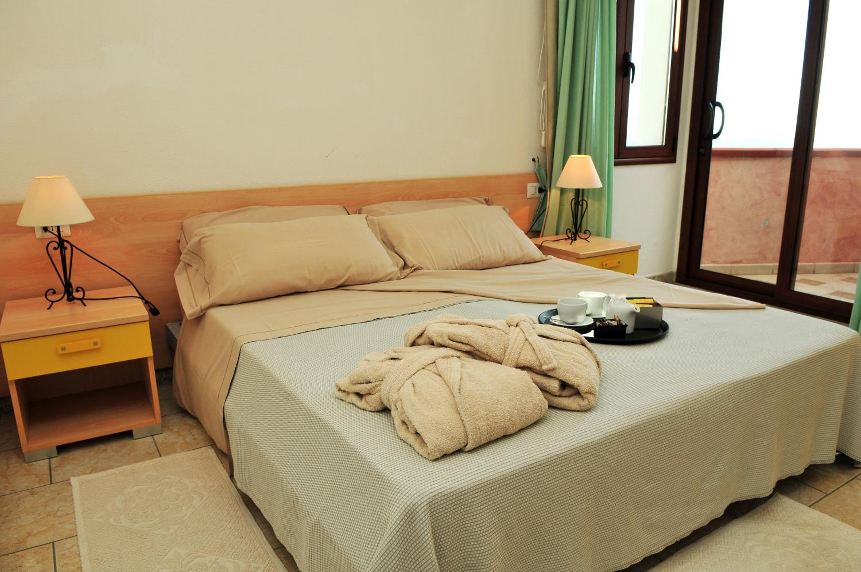 Double or Twin Room - Photo 2