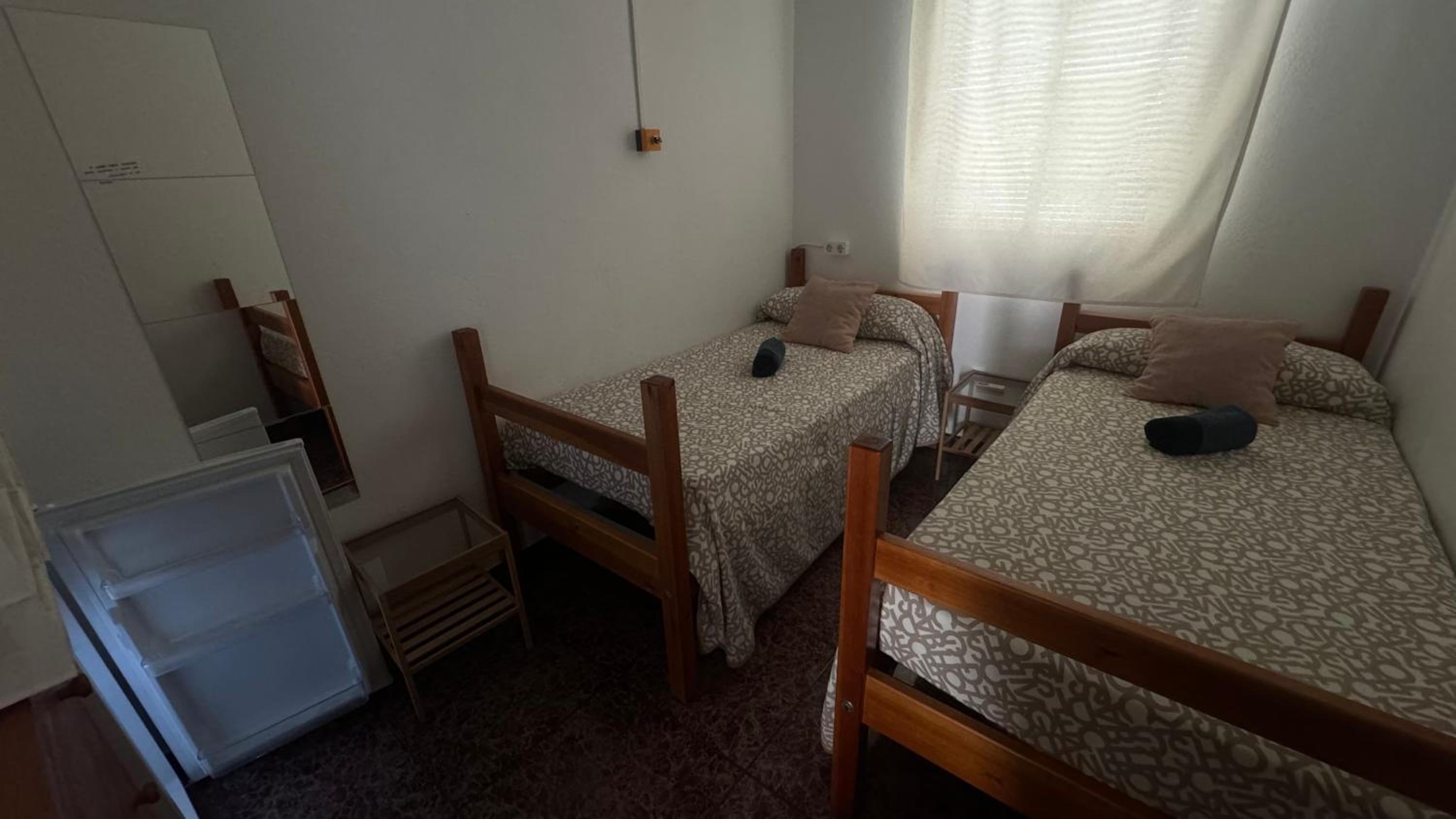 Habitación Estándar con Dos Camas y Baño Compartido