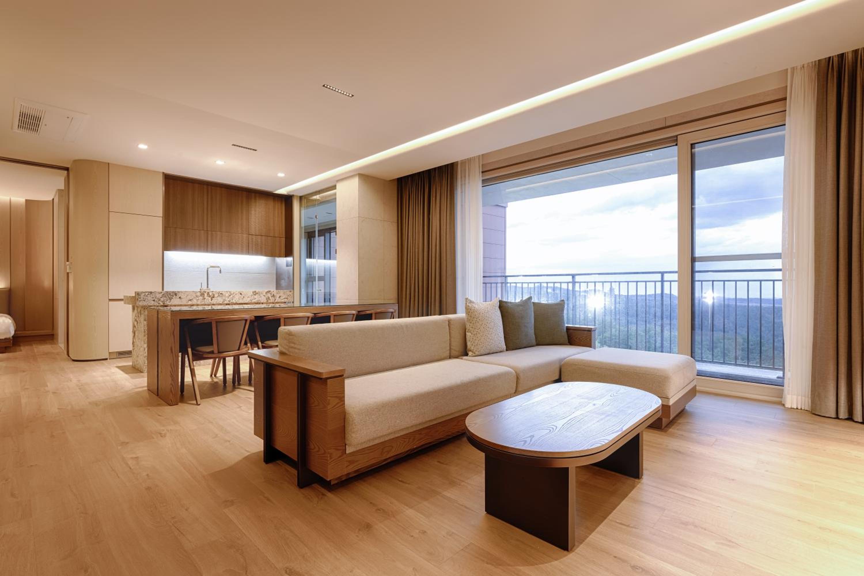 Royal Suite (Kitchen/Panorama View/Bed)