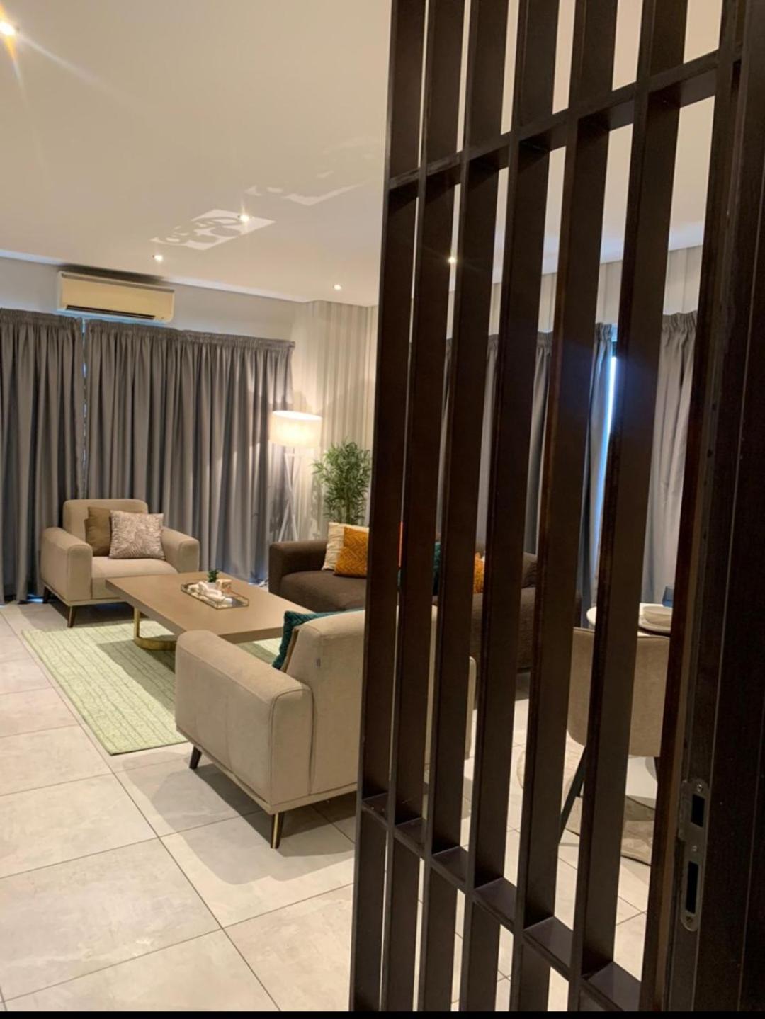 One-Bedroom Apartment with Balcony and City View photo 3