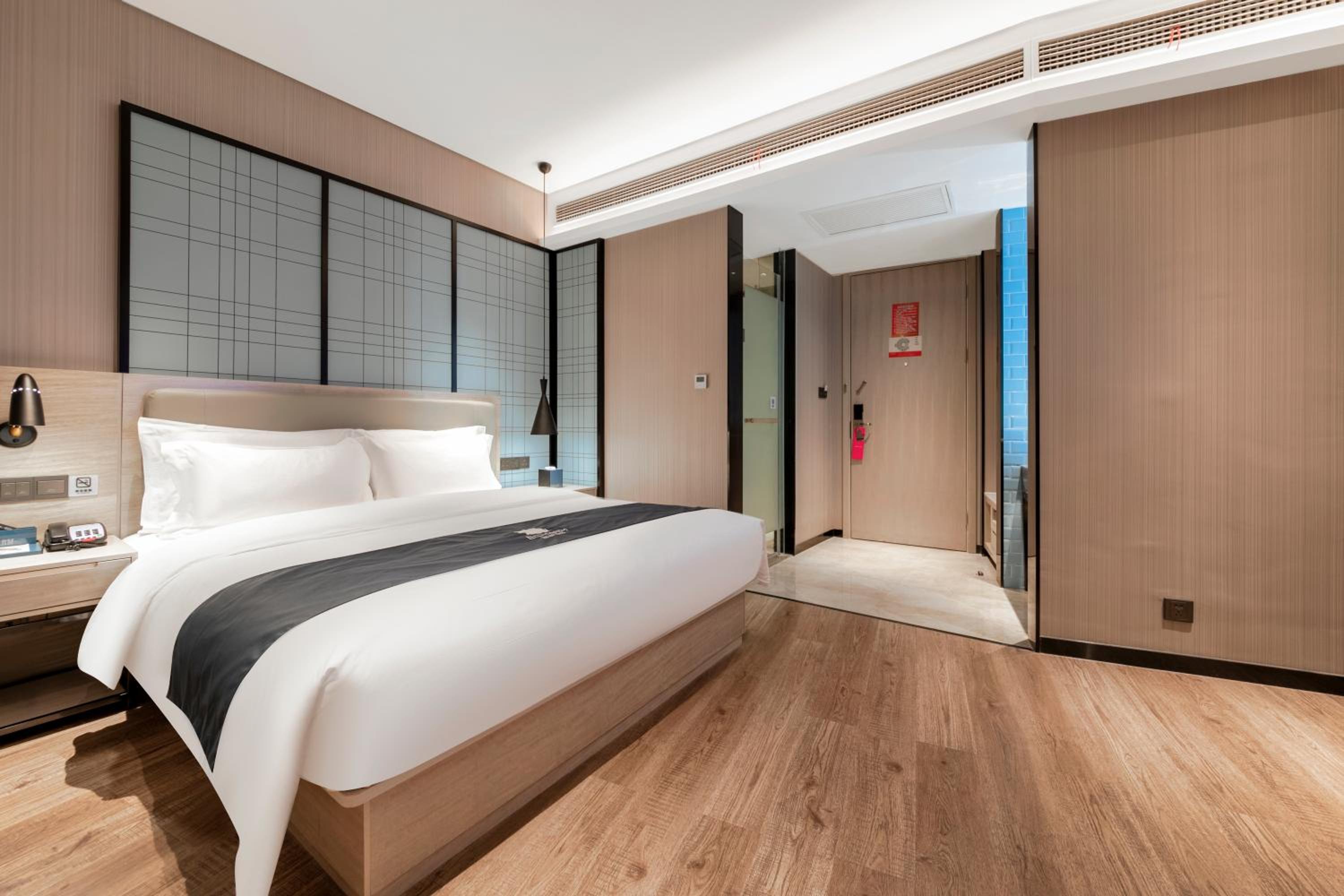 Deluxe Queen Room