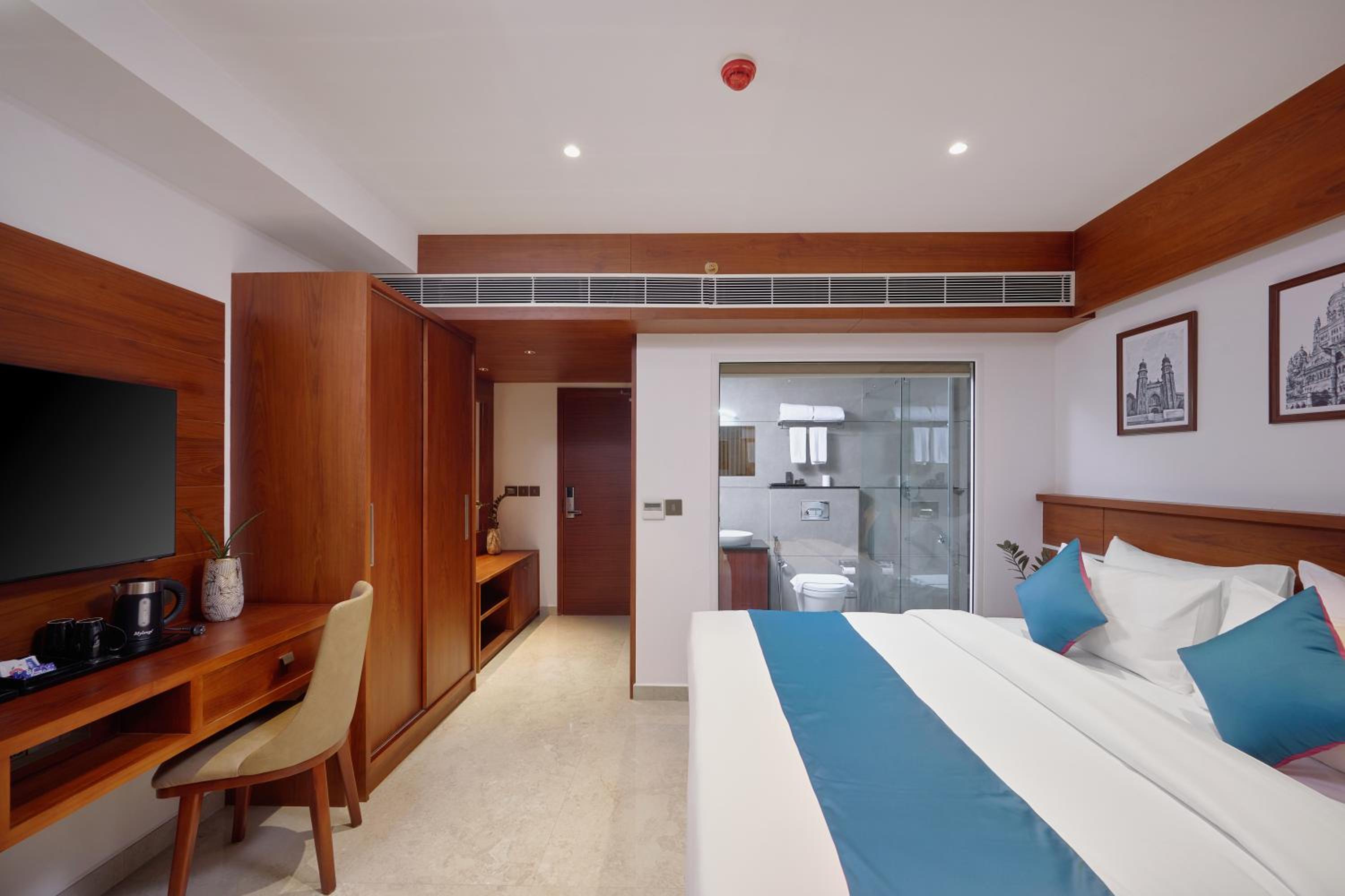 Deluxe King Room photo 3