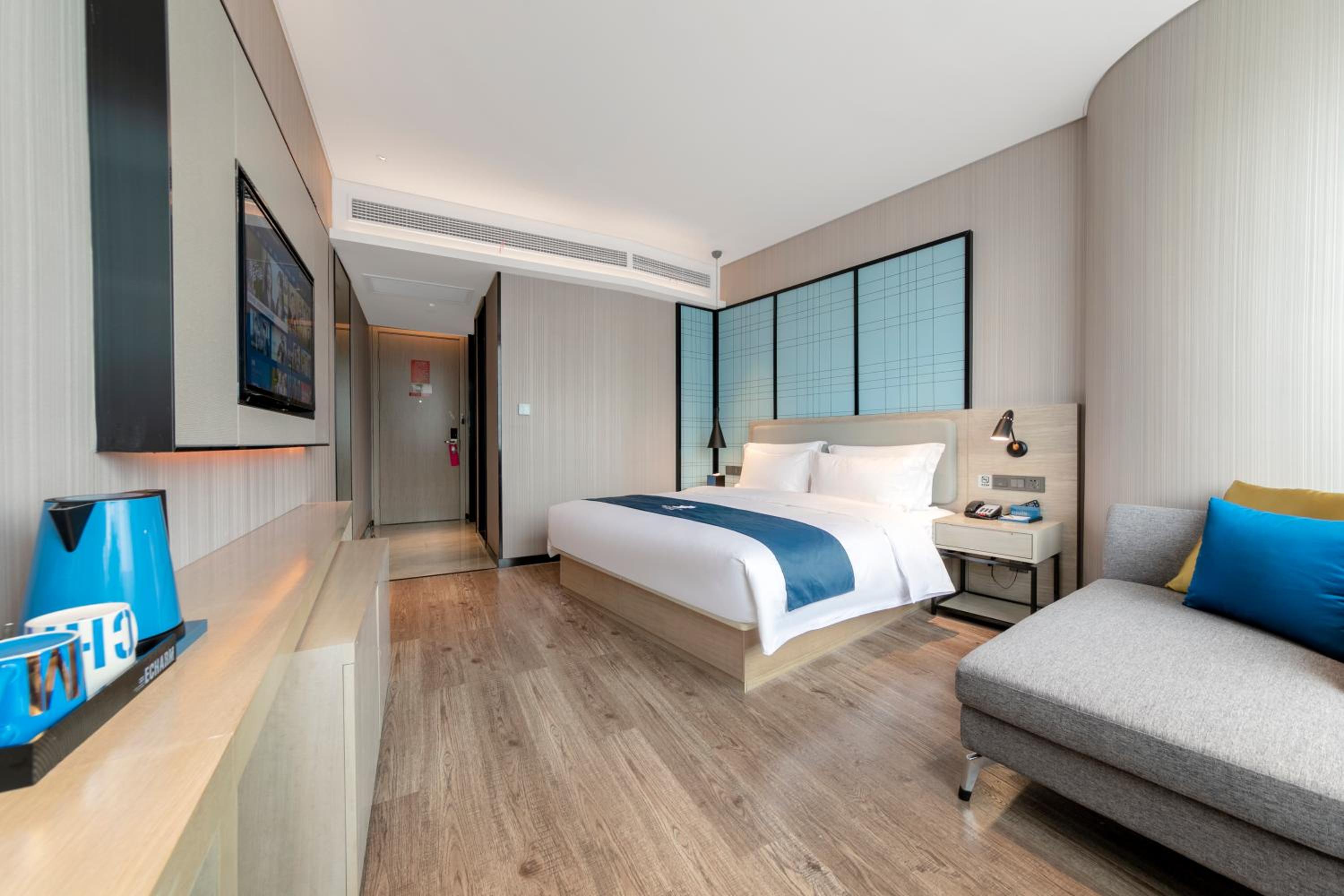 Business Queen Room