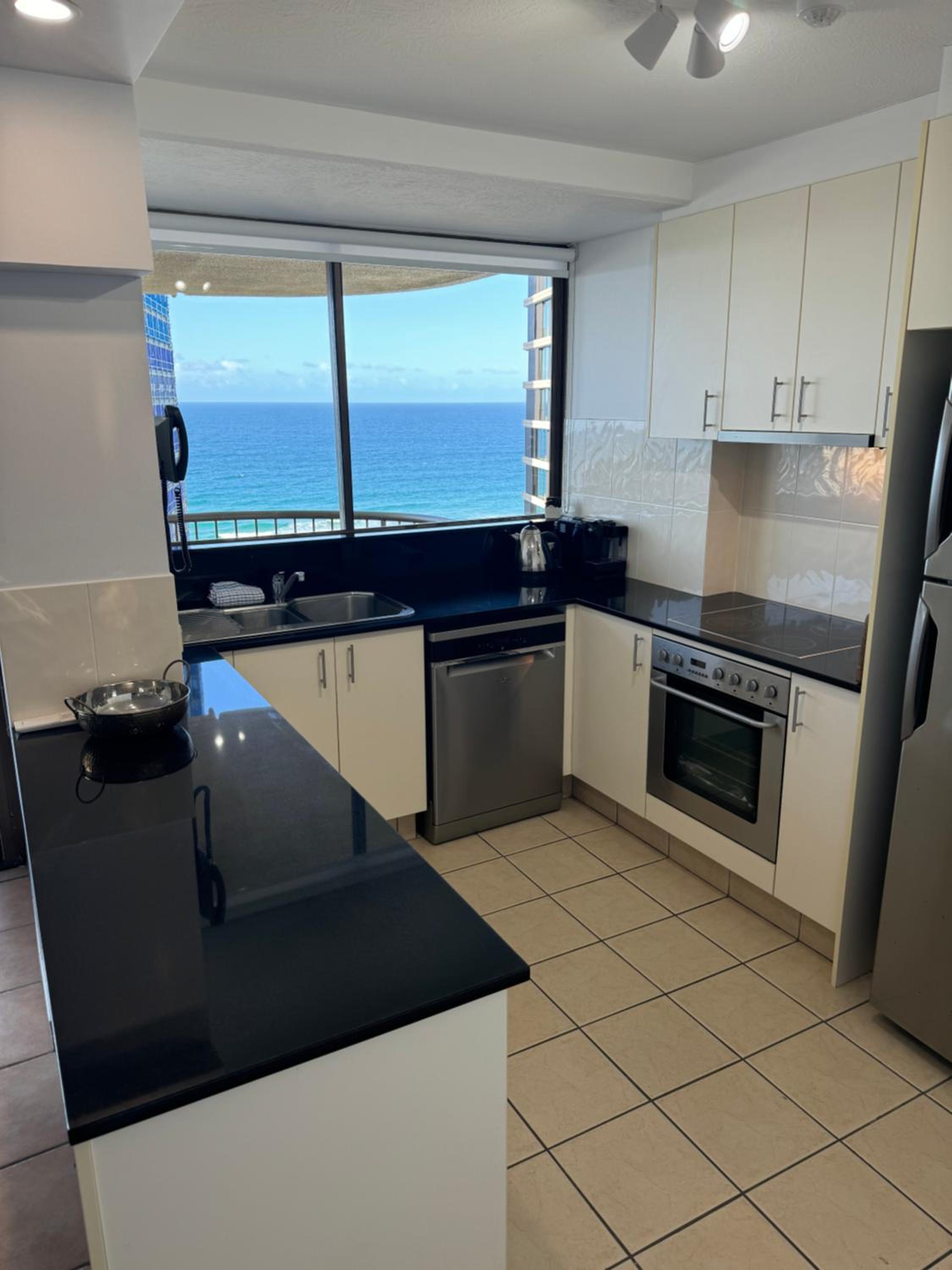Three-Bedroom Ocean View Apartment - Photo 15