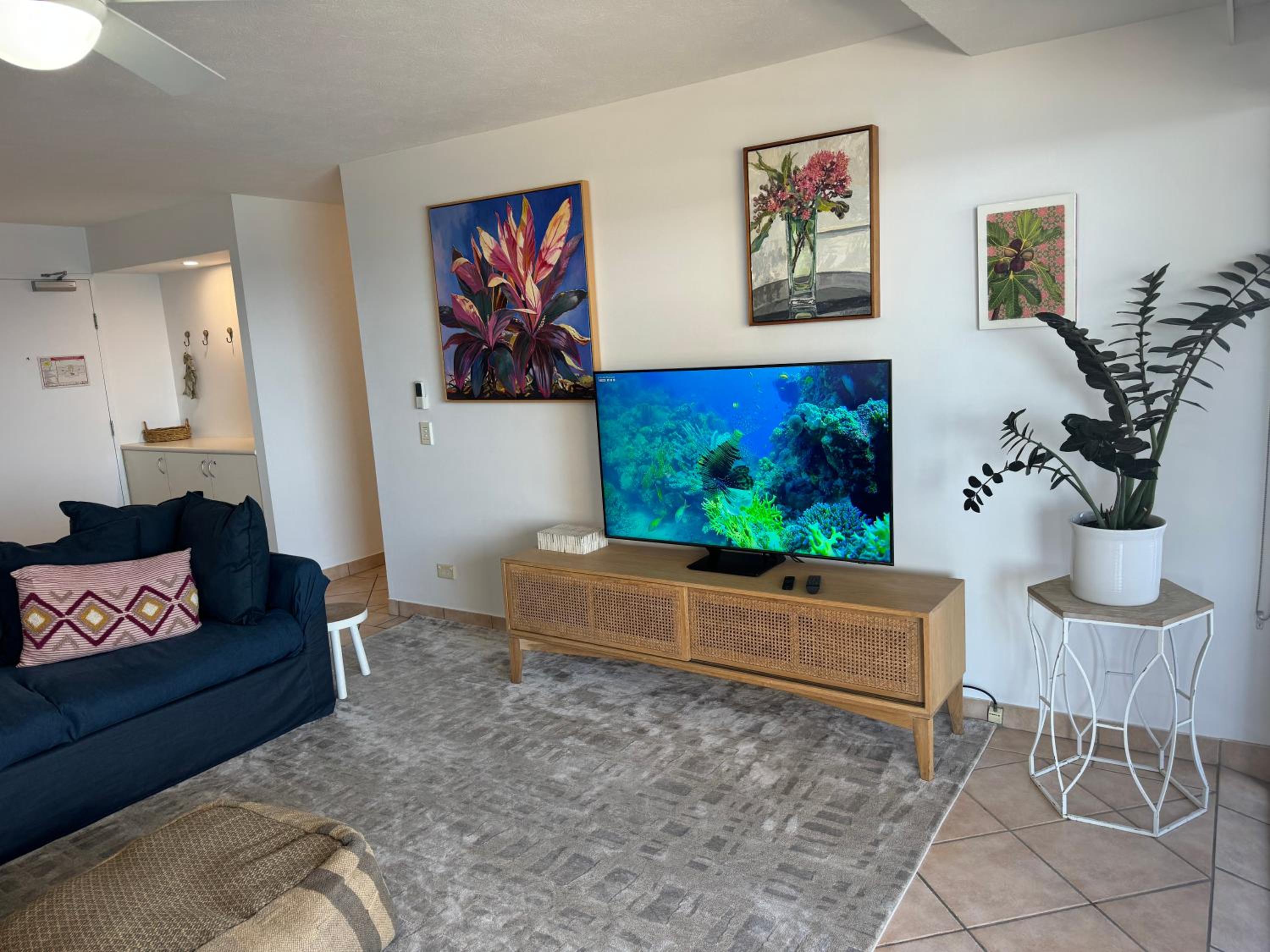 Three-Bedroom Ocean View Apartment - Photo 9