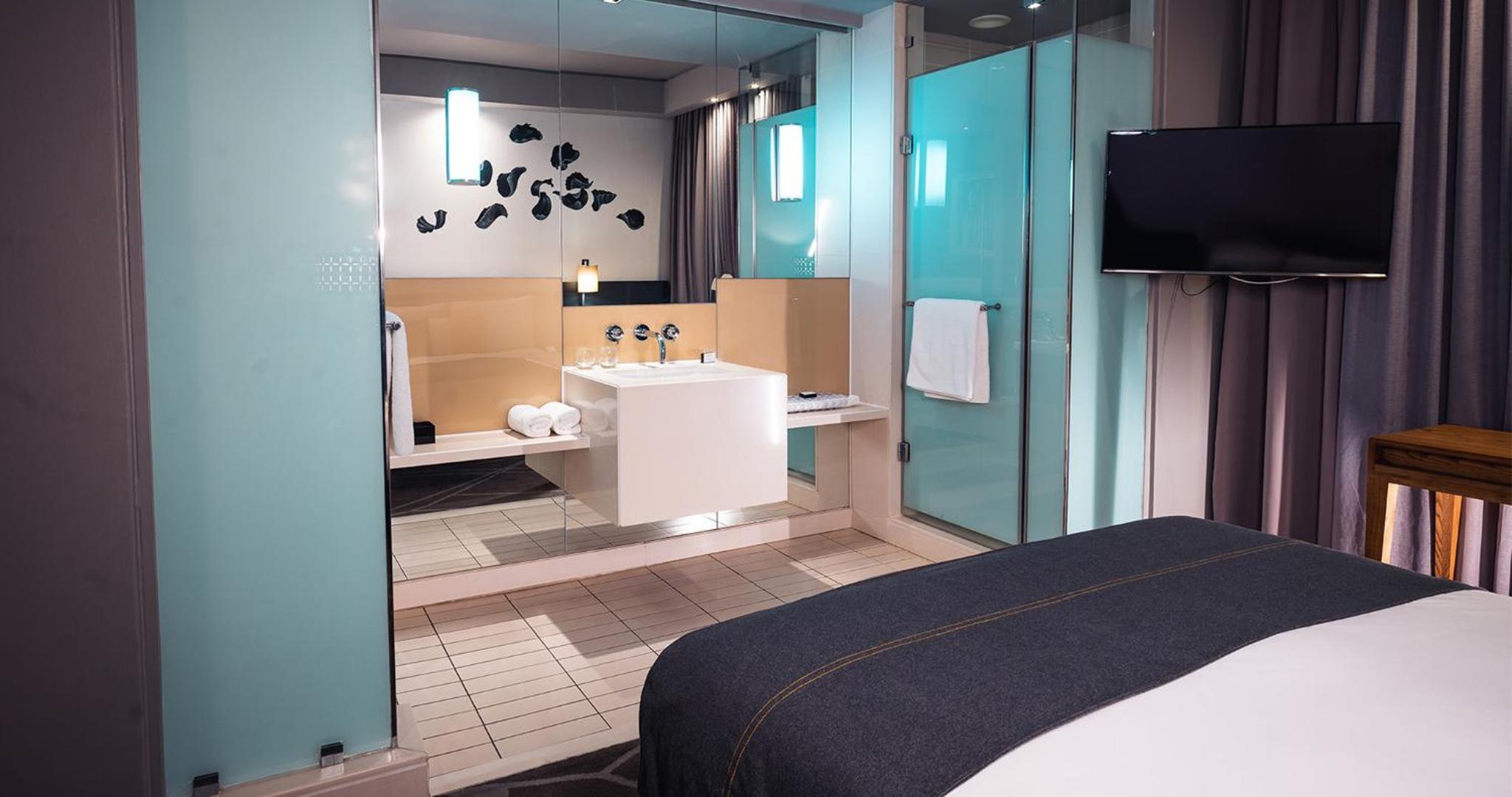 Contemporary Open plan Room One queen Bed Nonsmoking - Photo 2