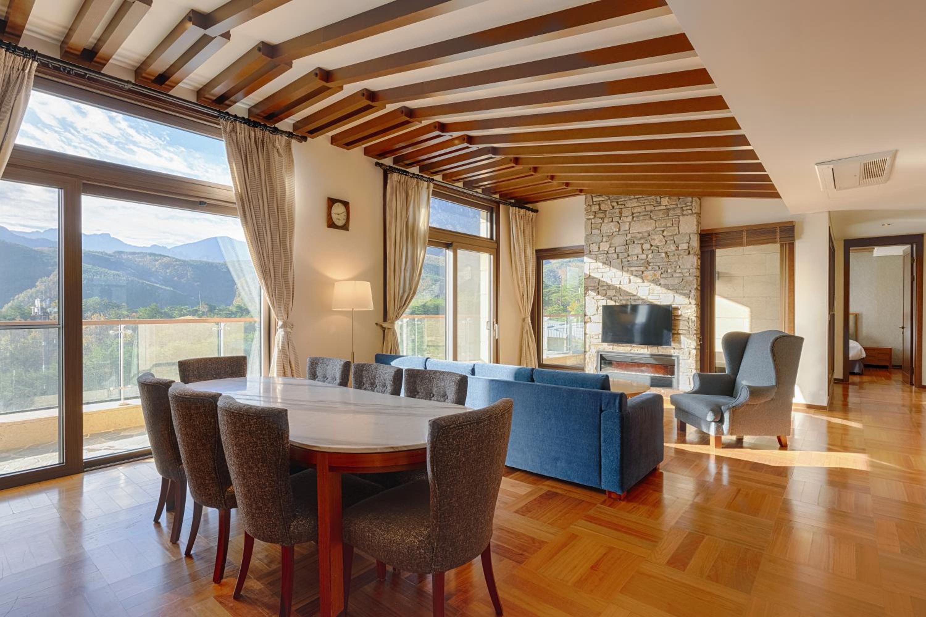 Sono Village Royal Suite (With Kitchenette, Mountain View)