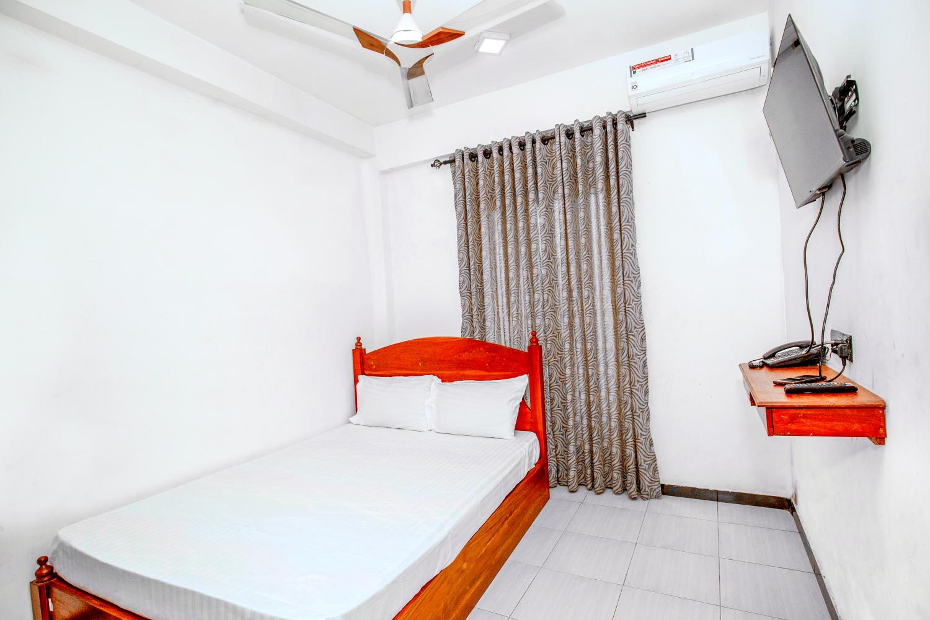 Deluxe Double Room (2 Adults + 1 Child) photo 1