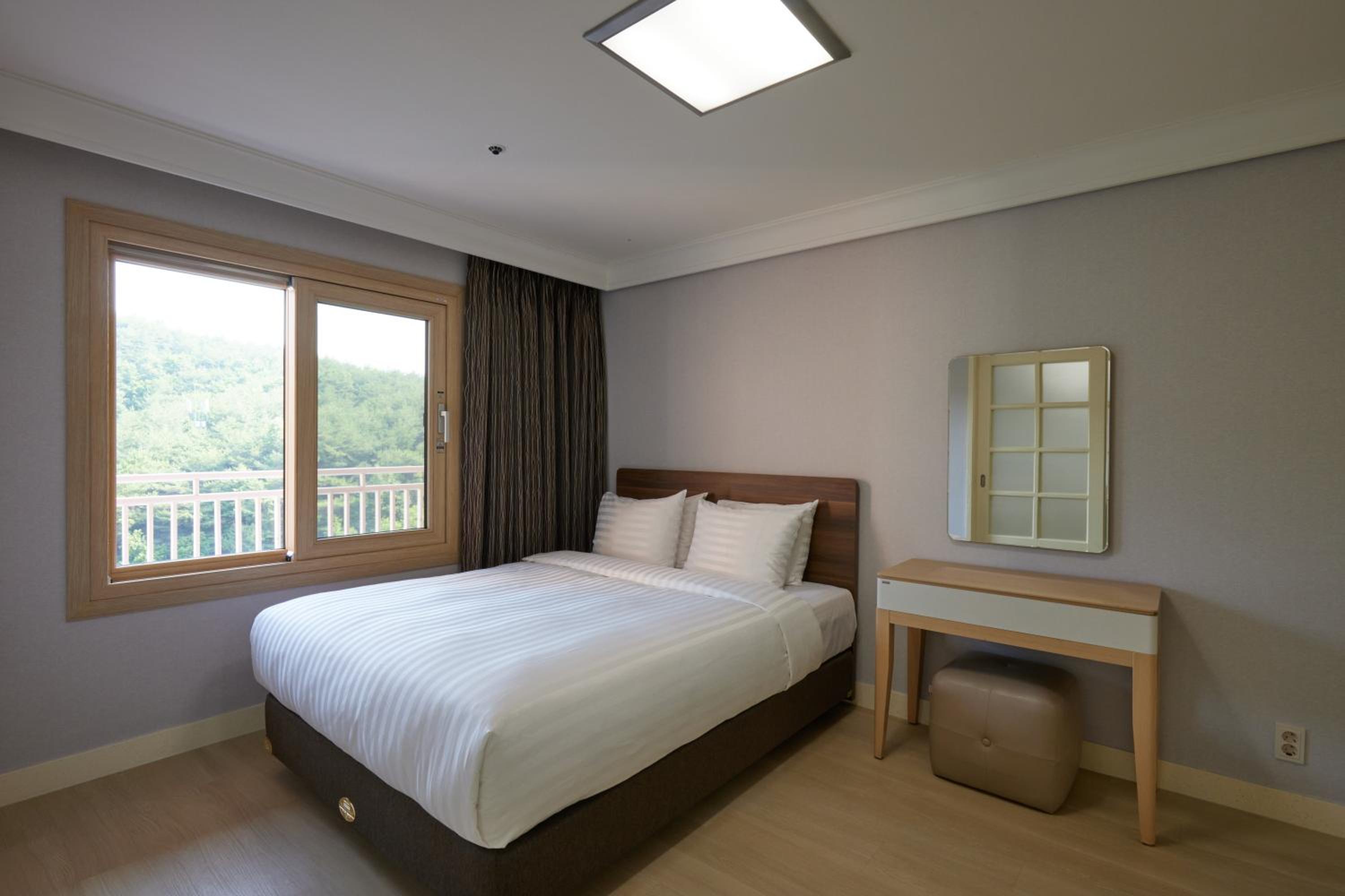 [EAST] Top Suite(Kitchen/Standard/Bed) - Photo 3