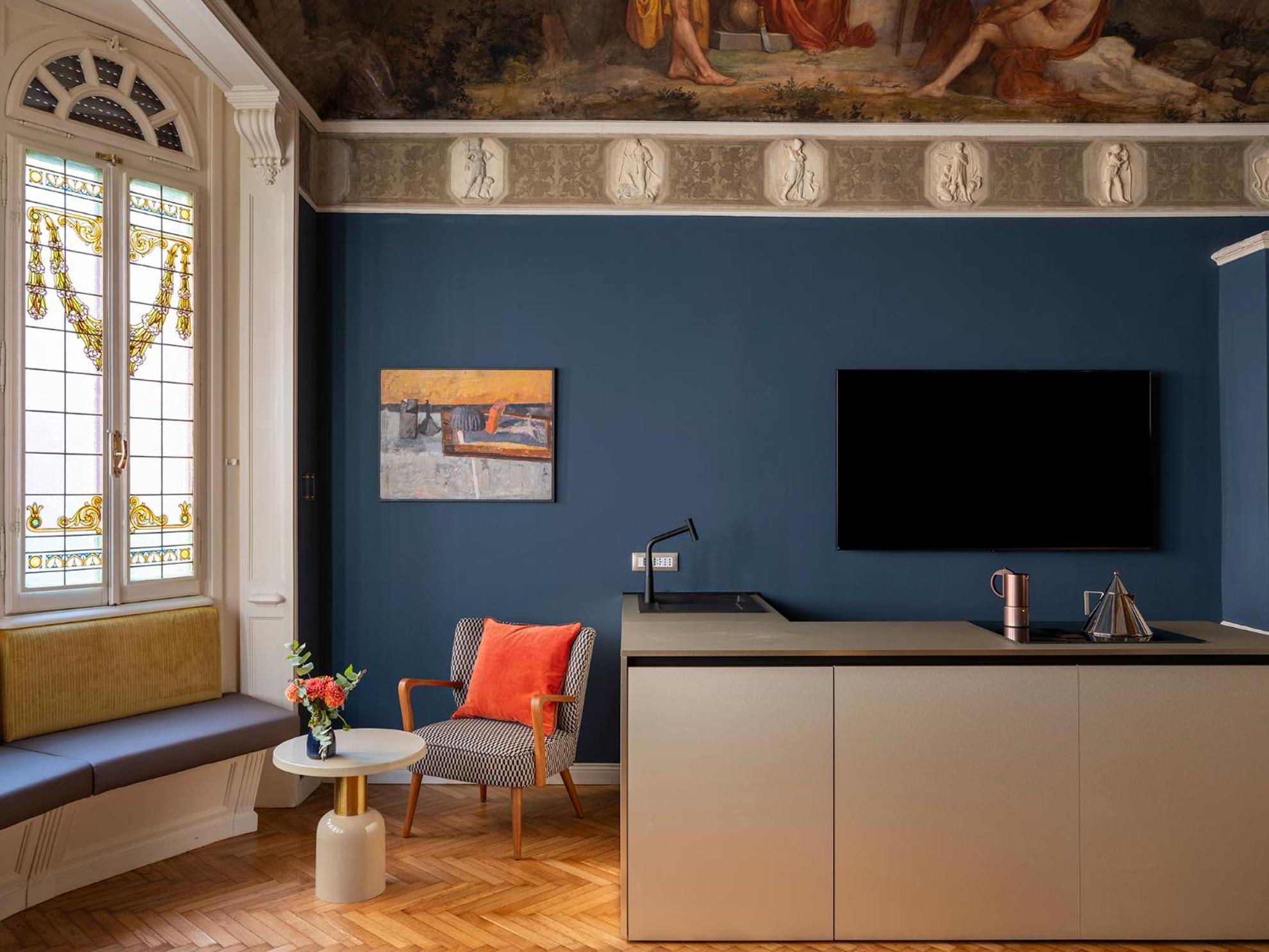 Justitia - Apartment with Frescoes