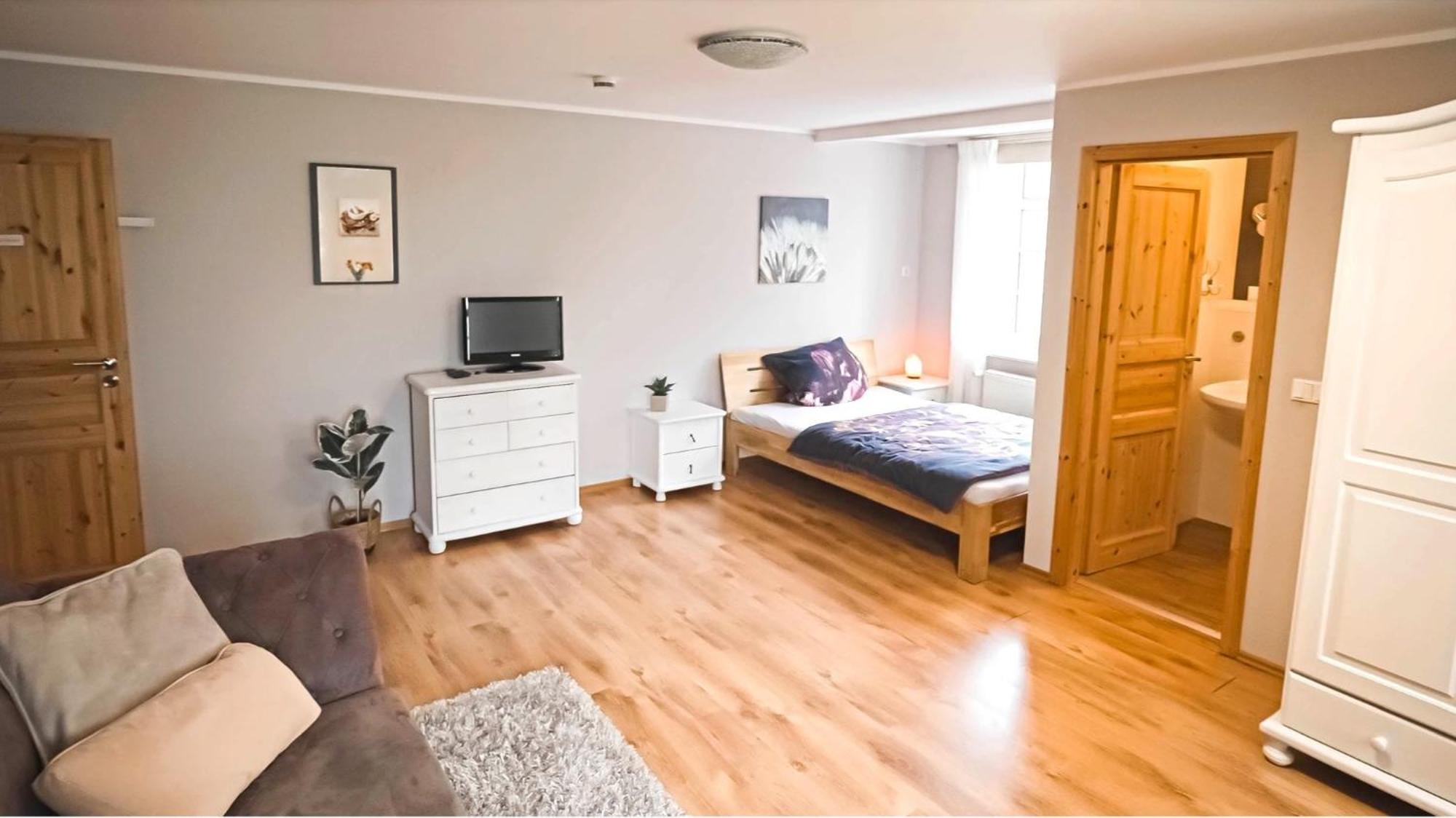 Deluxe Double Room with Shower