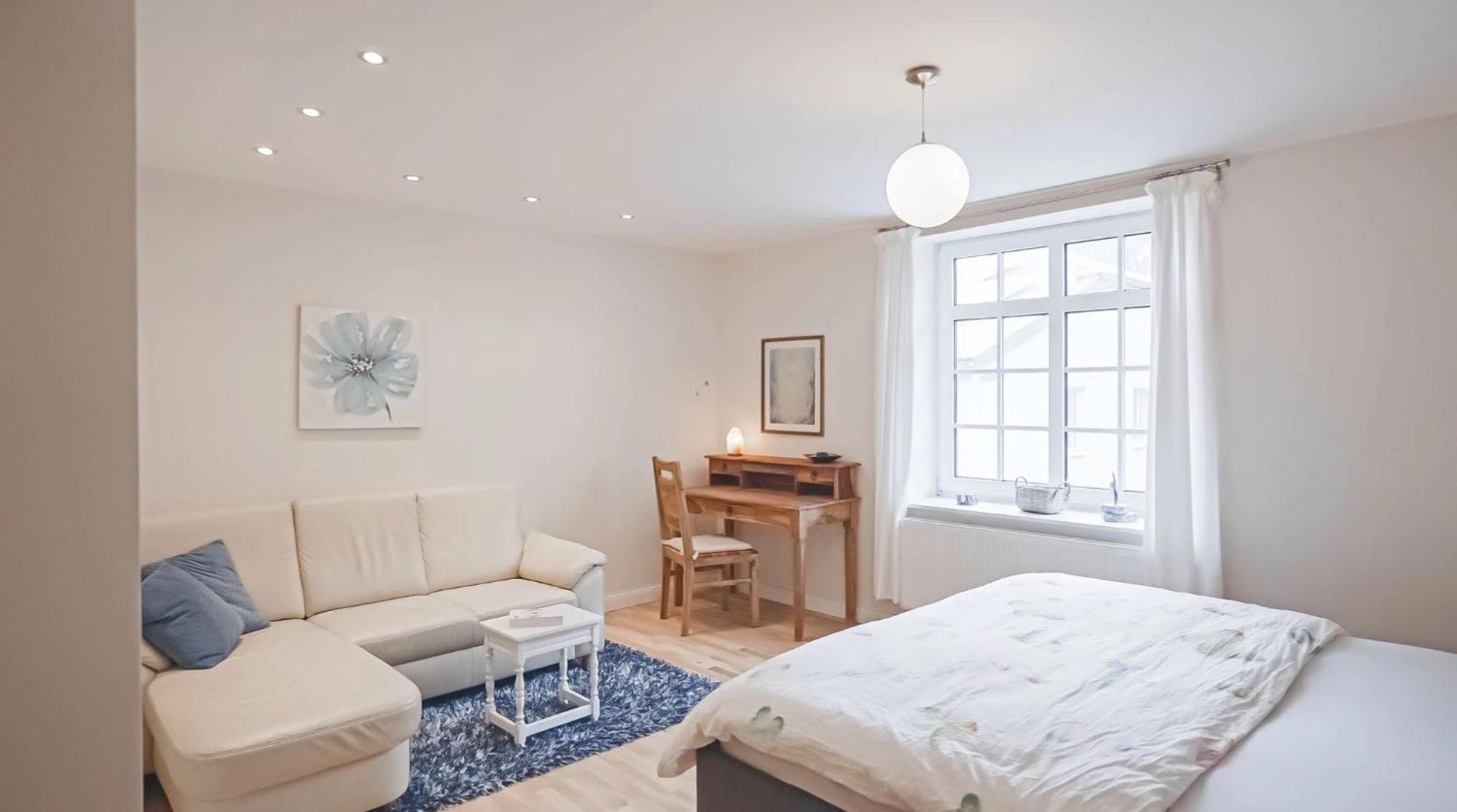 Standard Queen Room