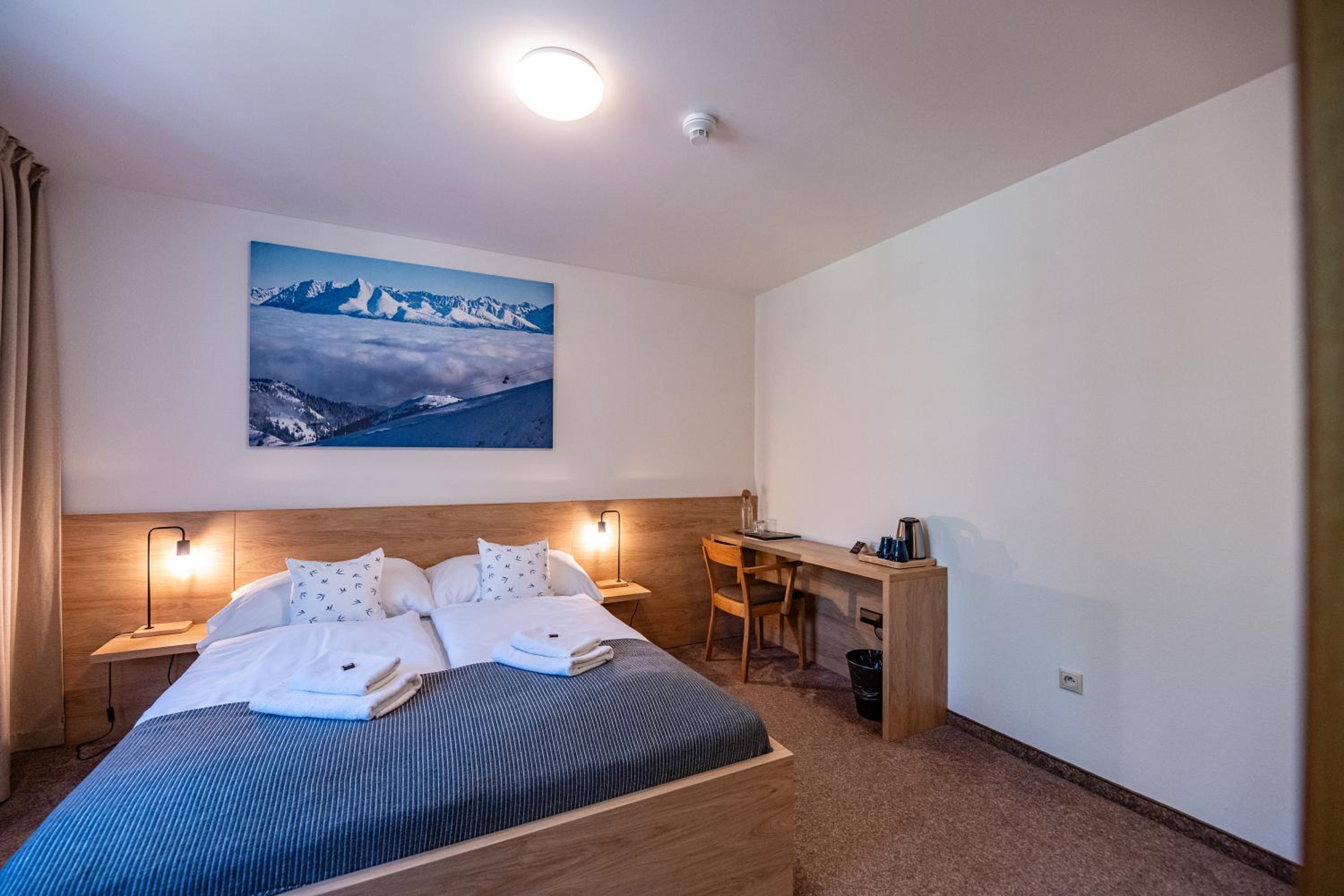 Superior Double Room with Balcony - Photo 10