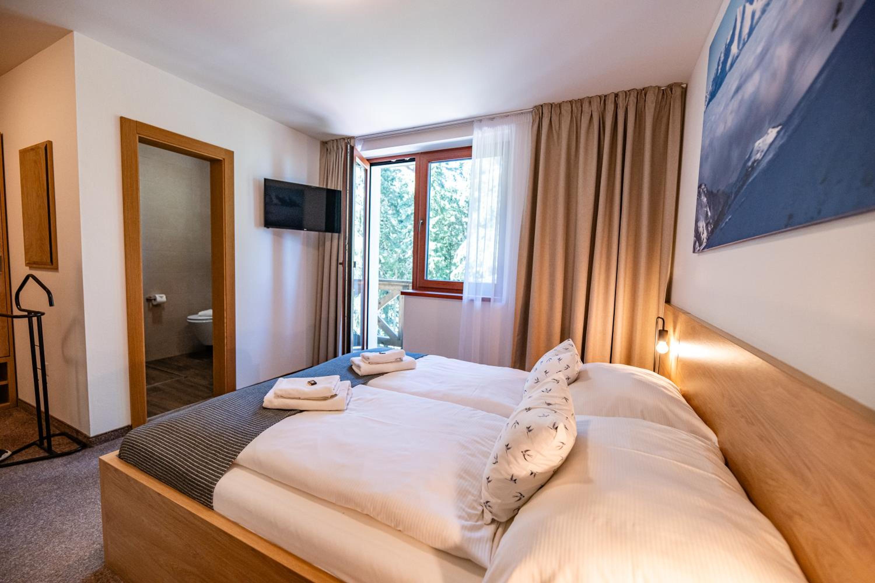 Superior Double Room with Balcony - Photo 11
