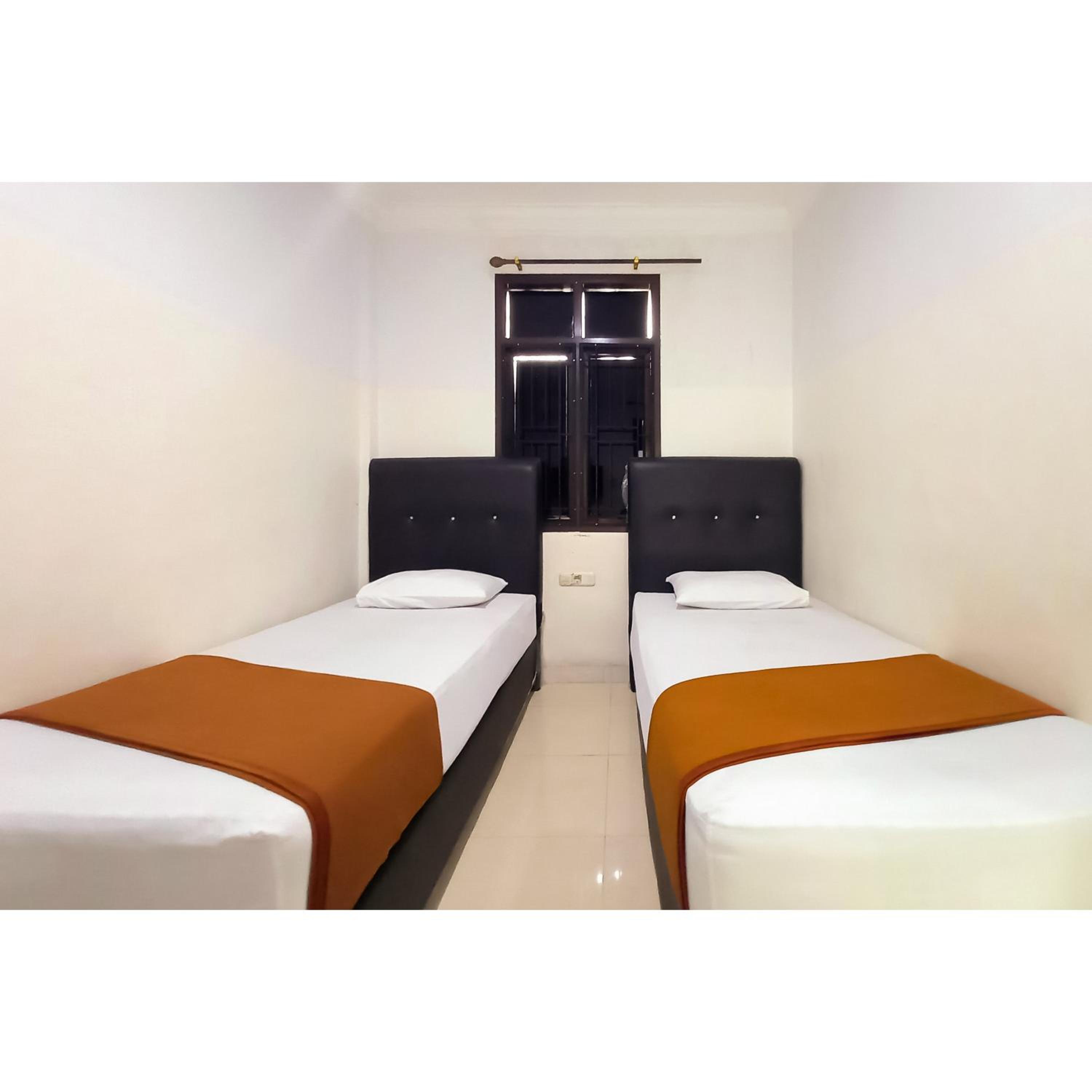 Standard Twin Room photo 2