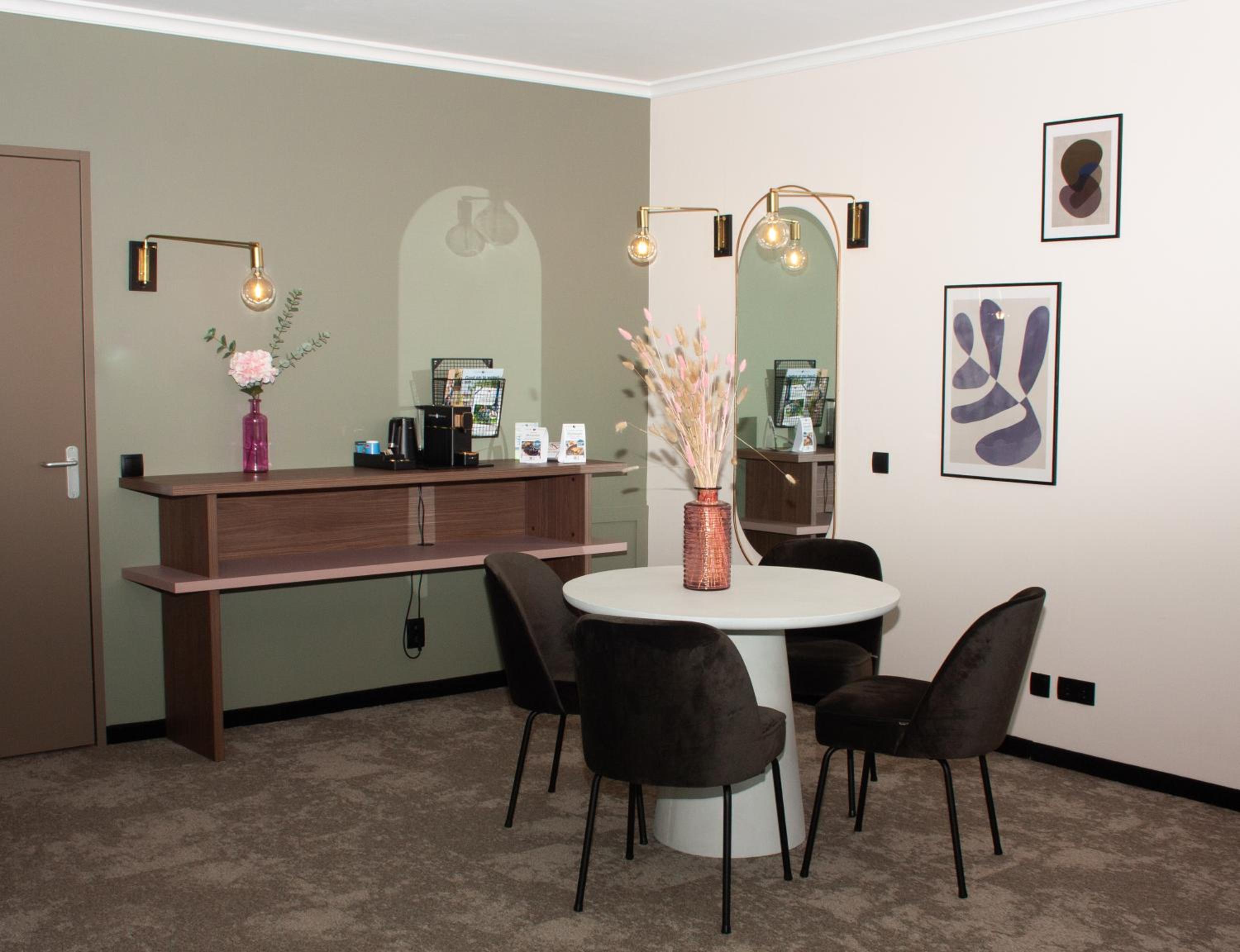 Suite - Photo 5