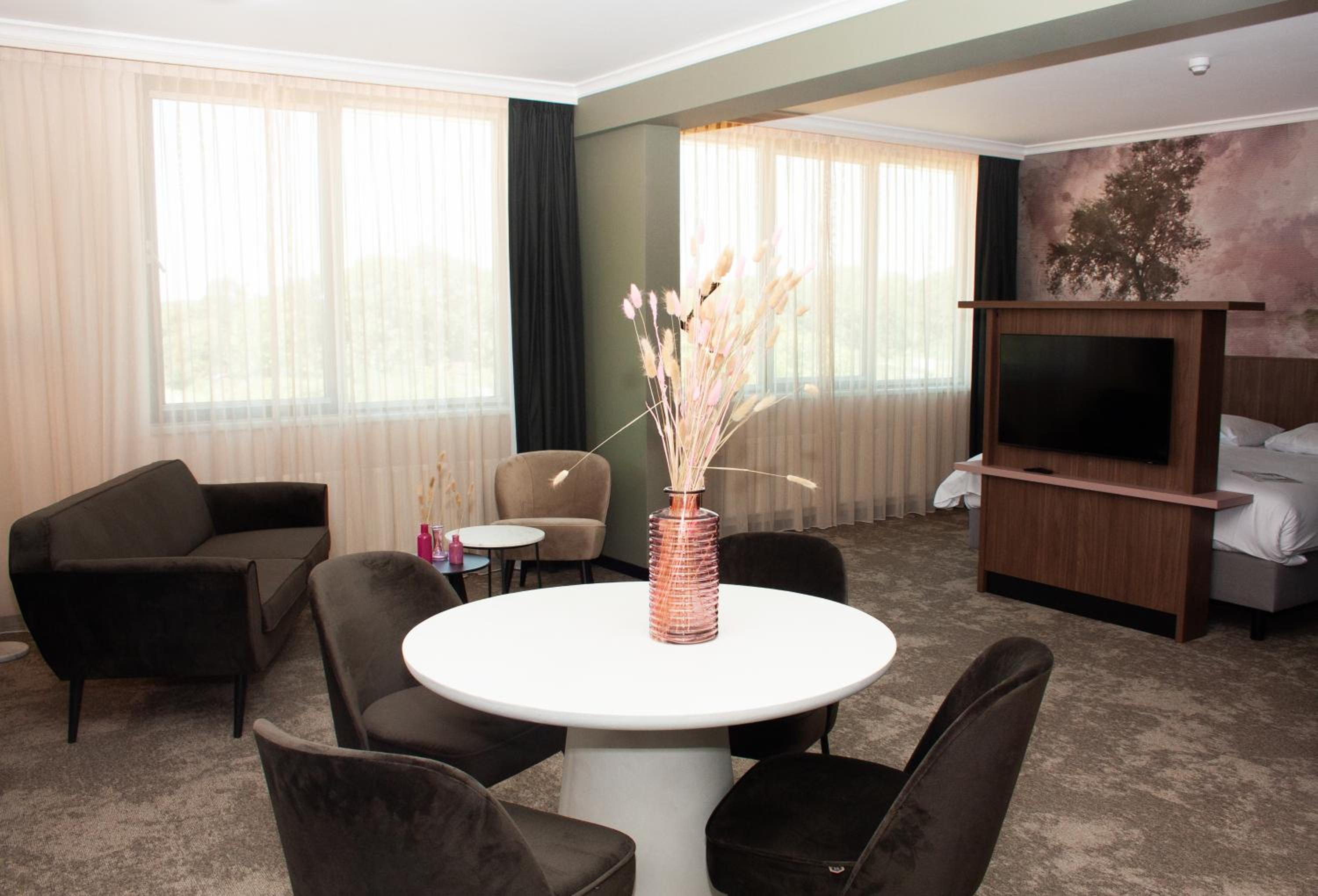 Suite - Photo 3